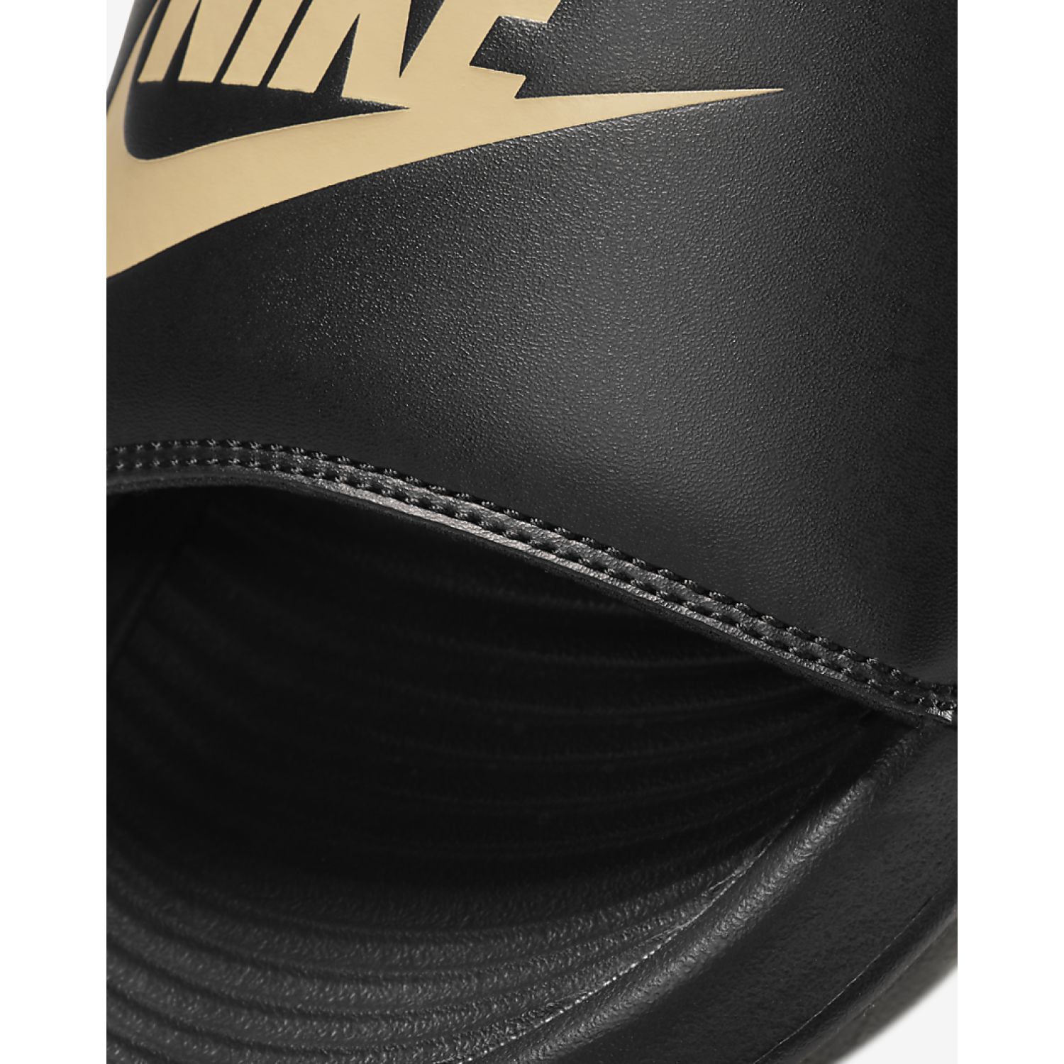 Sandalia Nike Hombre Victori One Slide color negro | Platanitos