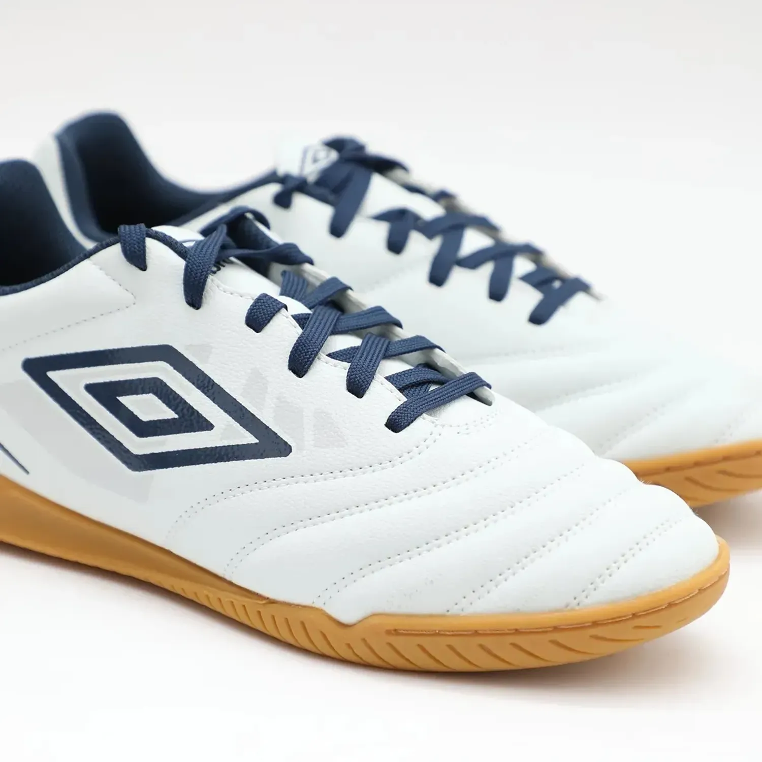 Umbro Zapatillas Umbro De Futbol Hombre Tocco Iv League Ic color blanco | Platanitos