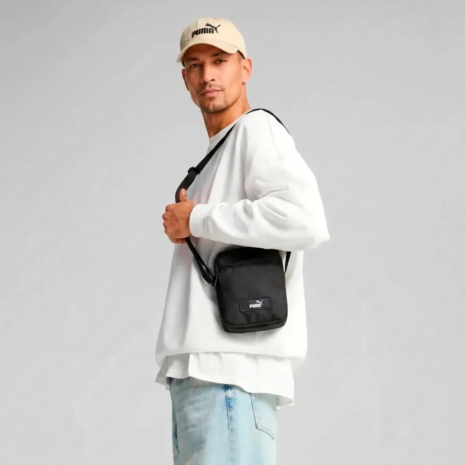 Bolsa Puma Deportiva Unisex Academy Portable color negro | Platanitos