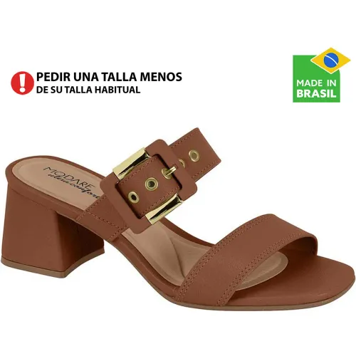 Color Avellana