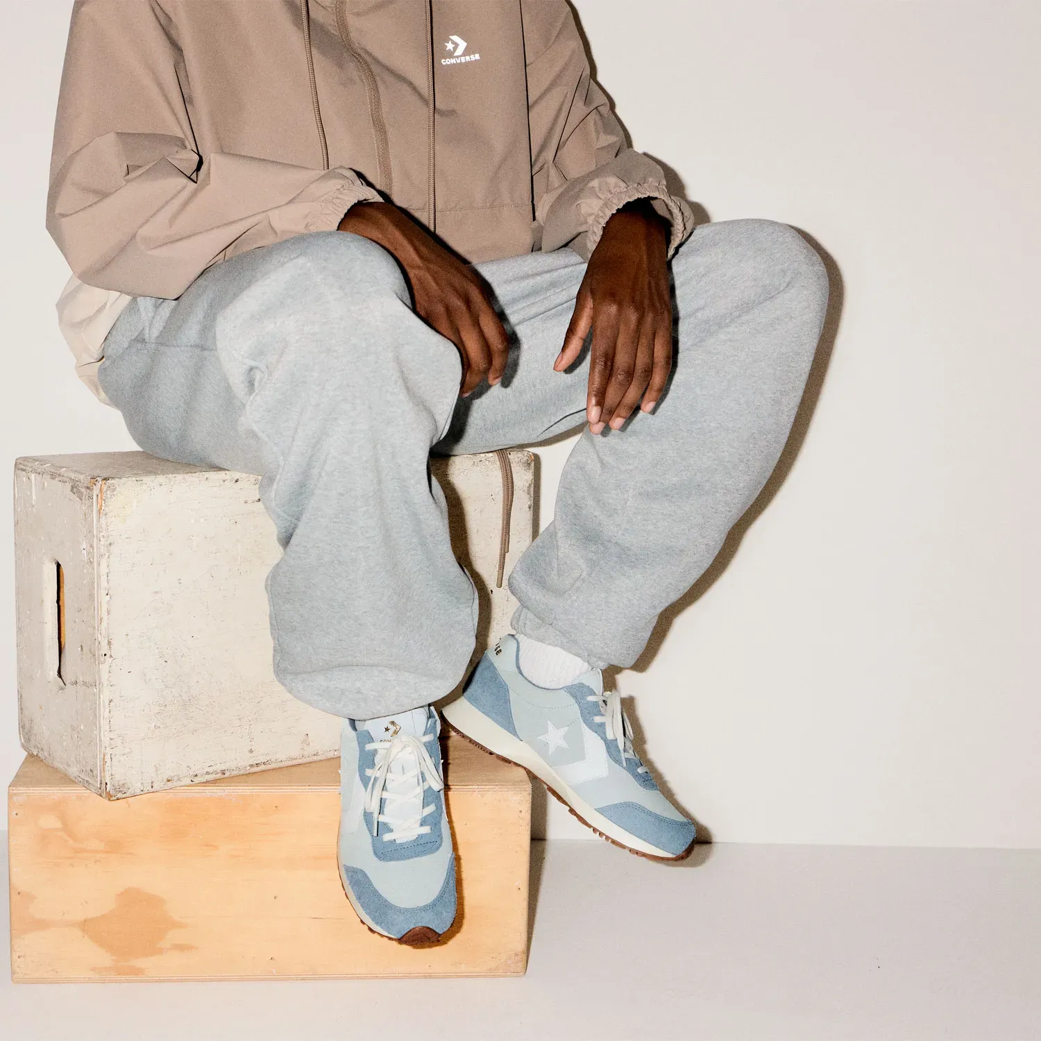 Converse alt=