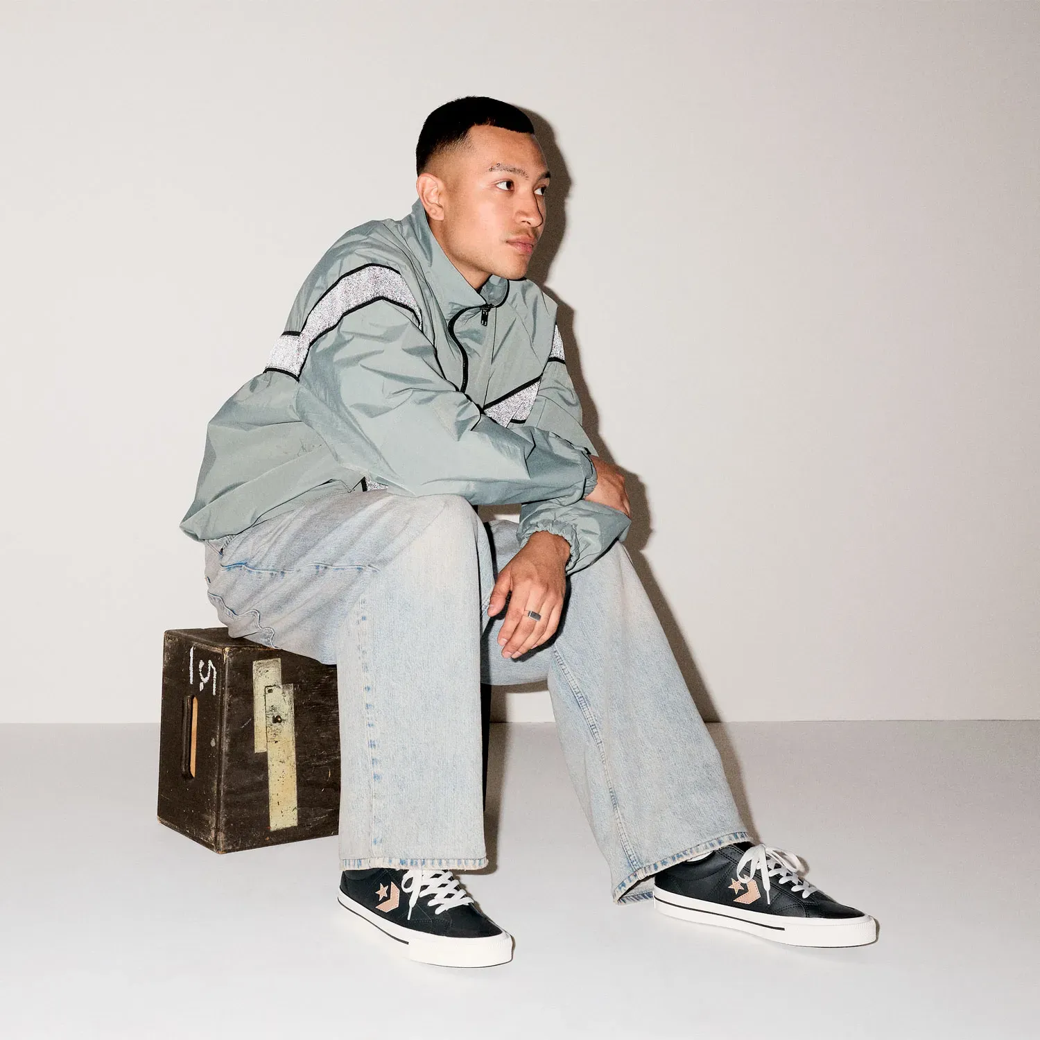 Converse alt=