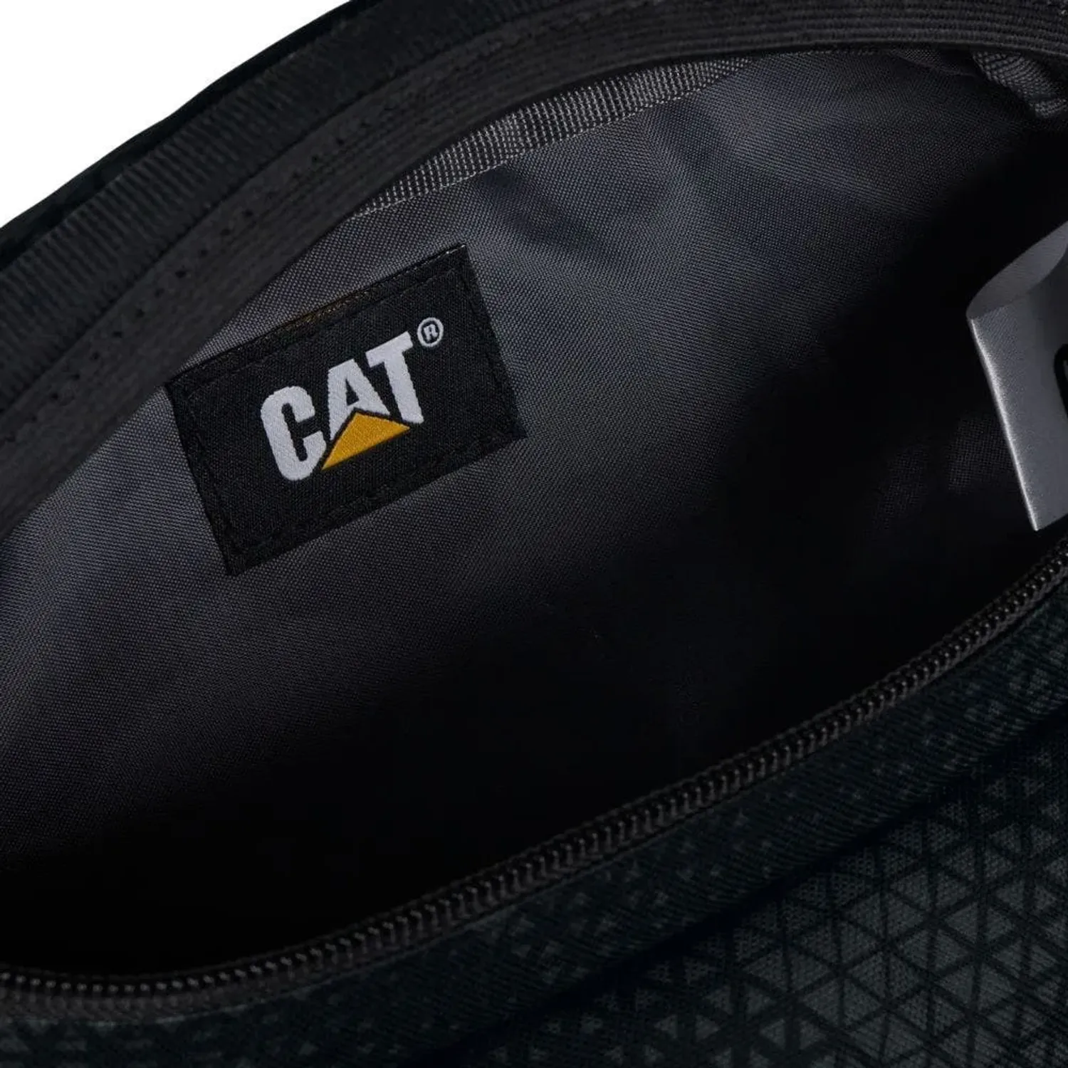 Canguro Cat Deportivo Hombre Raymond Waist Bag color negro | Platanitos