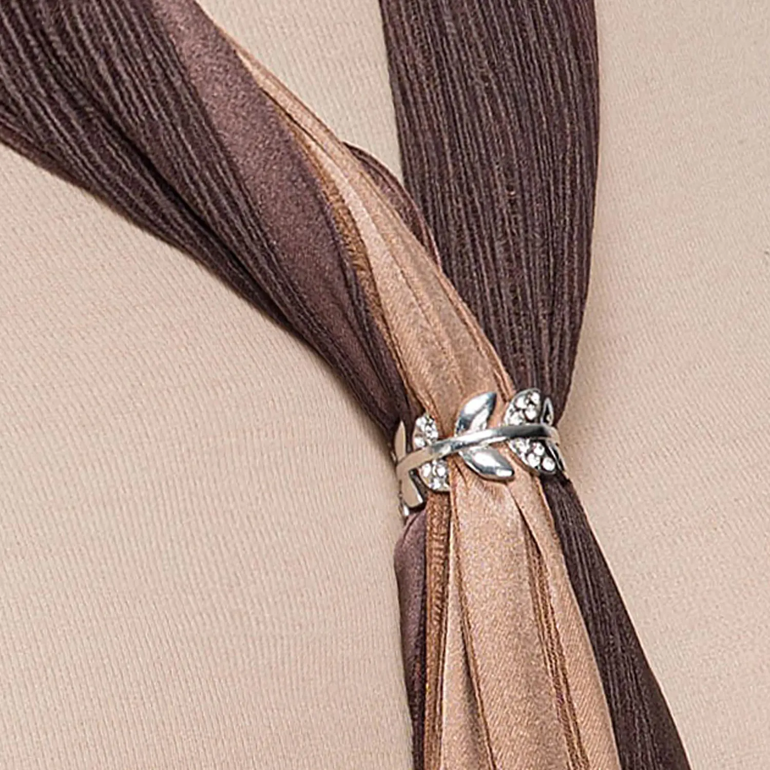 Sujetador Limoni De Bufanda Reyna color plateado | Platanitos