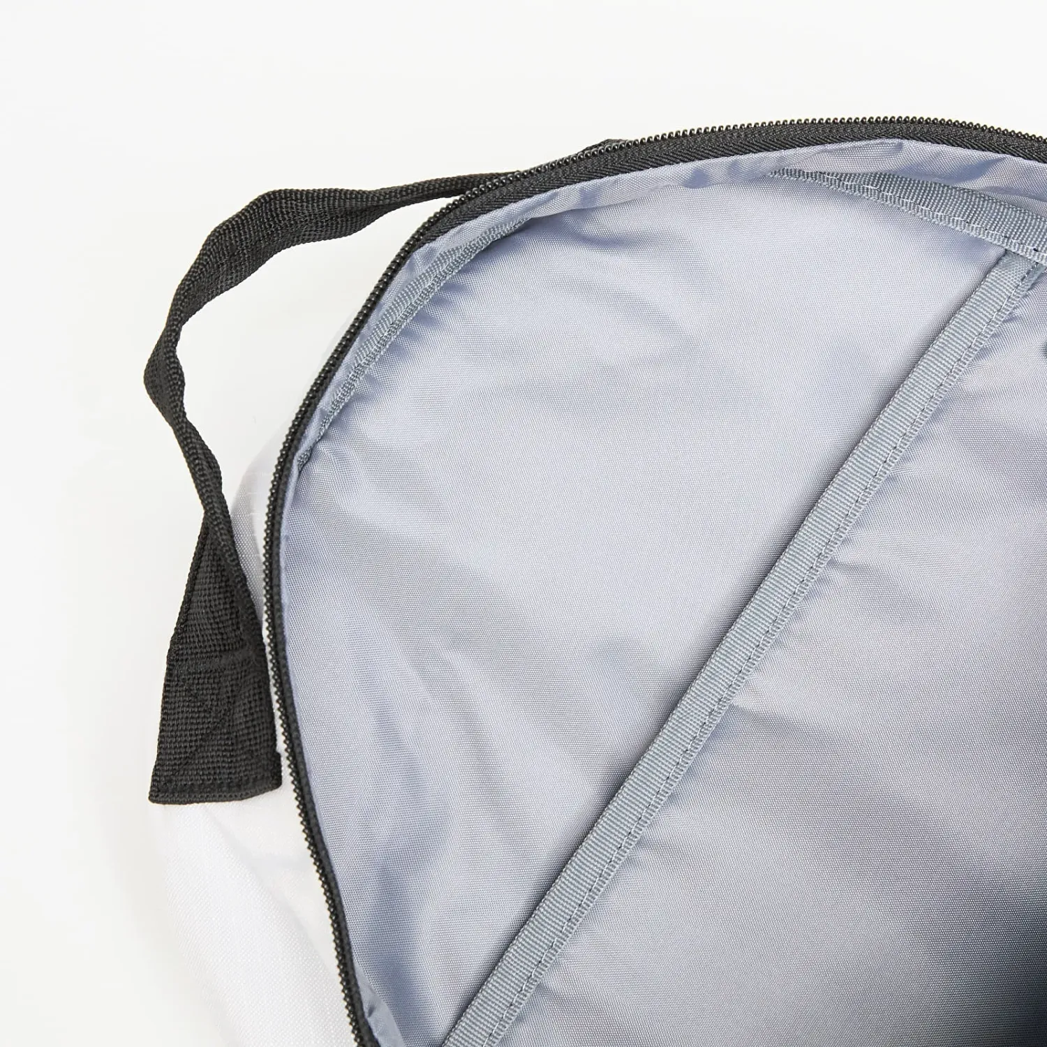 New Balance Mochila New Balance Lifestyle Unisex Essentials color blanco | Platanitos