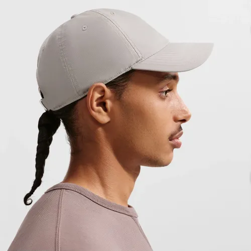 Nike Gorra Sin Estructura Sportswear Unisex Dri-Fit Club Metal Swoosh