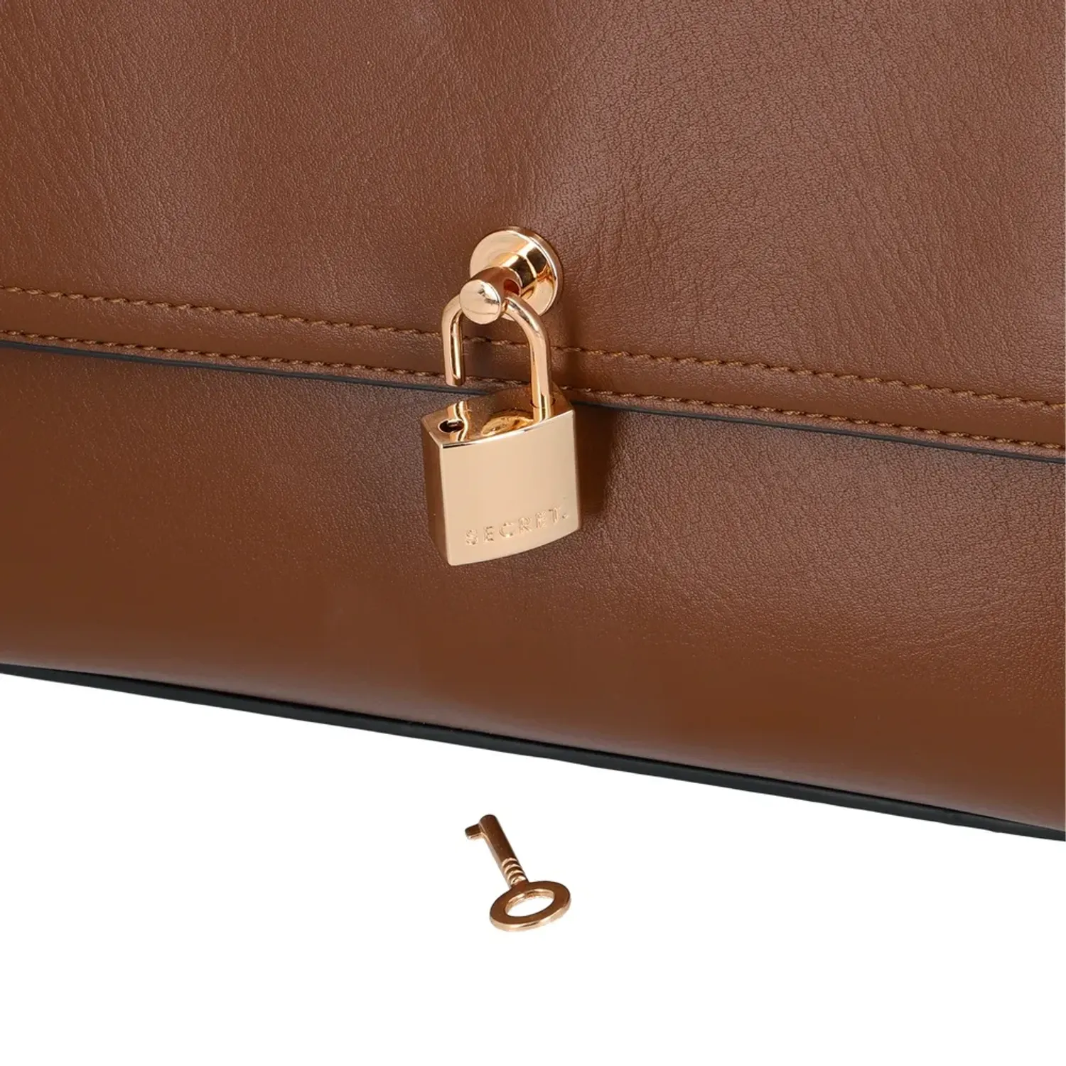 Cartera Secret Mujer Ravena Mediana color café | Platanitos