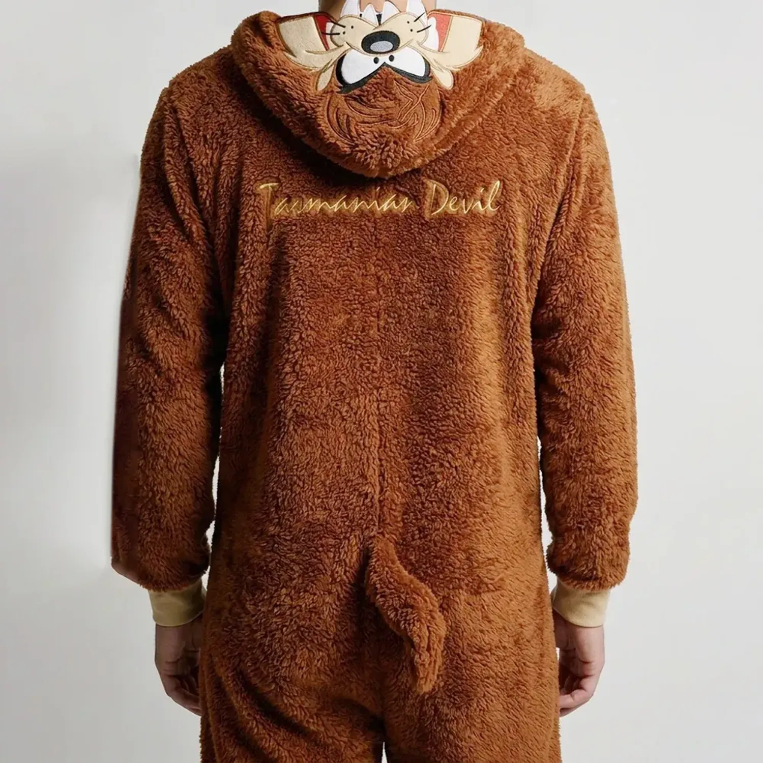 Pijama Kayser Unisex Enterizo Coral Fleece color café | Platanitos