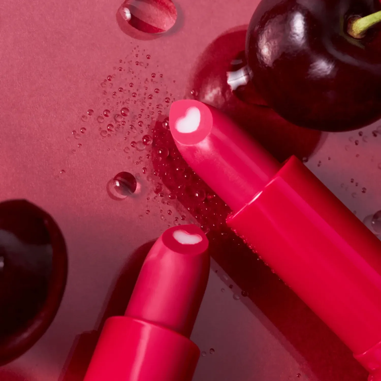 ESSENCE Balsamo Essence Labial Heart Core Afrutado color crazy cherry | Platanitos
