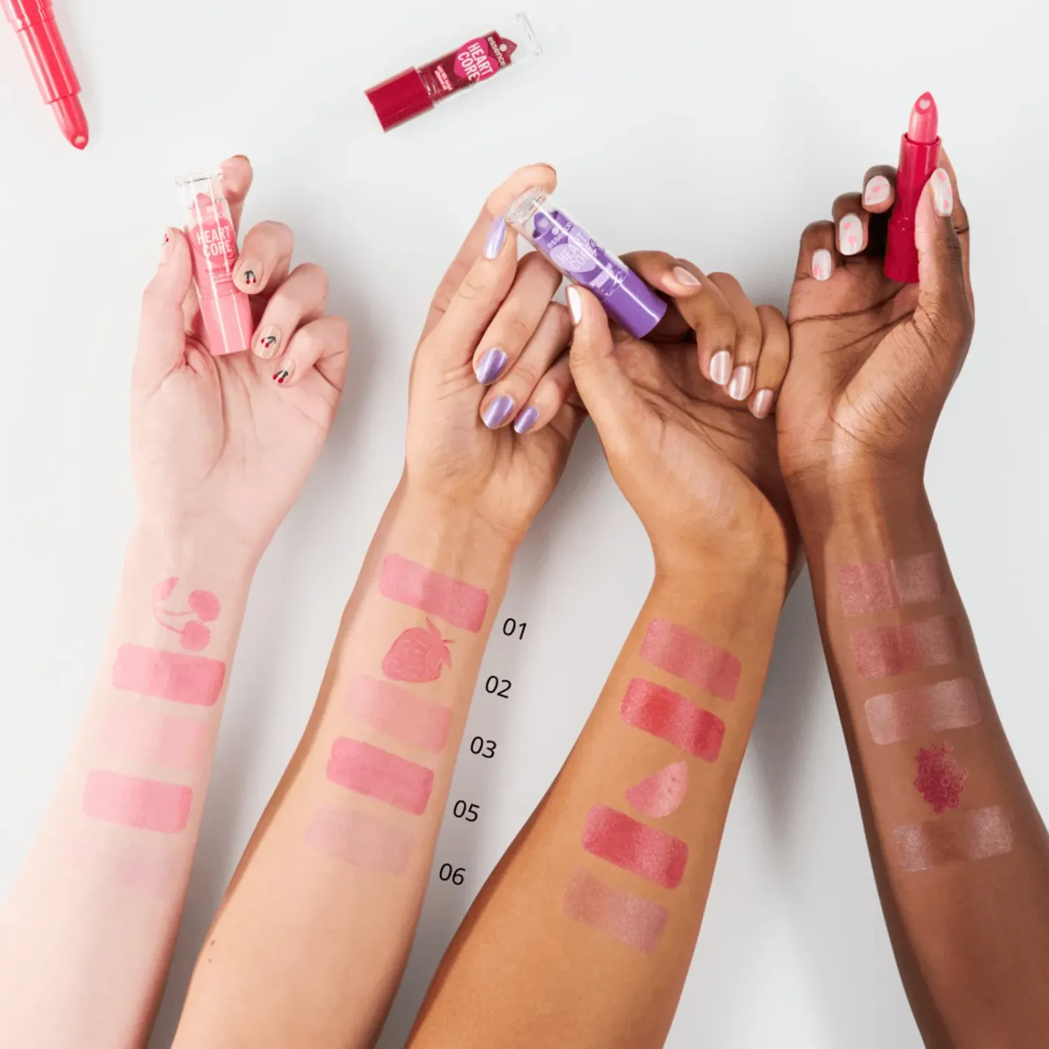 ESSENCE Balsamo Essence Labial Heart Core Afrutado color crazy cherry | Platanitos