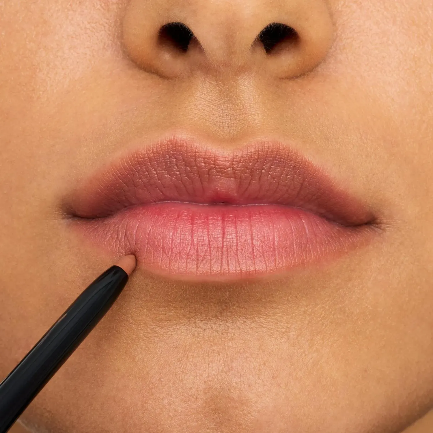 ESSENCE Delineador Essence De Labios 8h Matte Comfort Perfilador De Labios color cinnamon spice | Platanitos