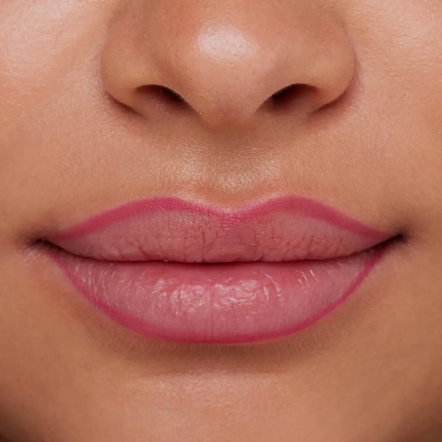 ESSENCE Delineador Essence De Labios 8h Matte Comfort Perfilador De Labios color pink blush | Platanitos