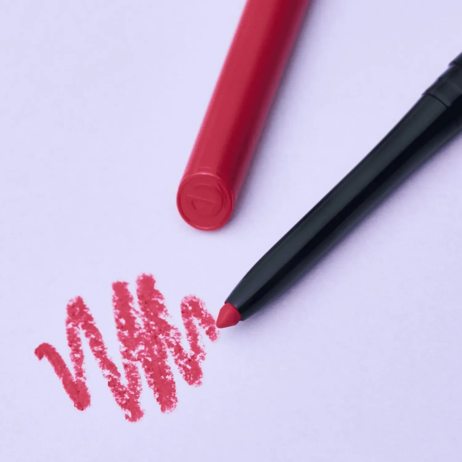 ESSENCE Delineador Essence De Labios 8h Matte Comfort Perfilador De Labios color classic red | Platanitos