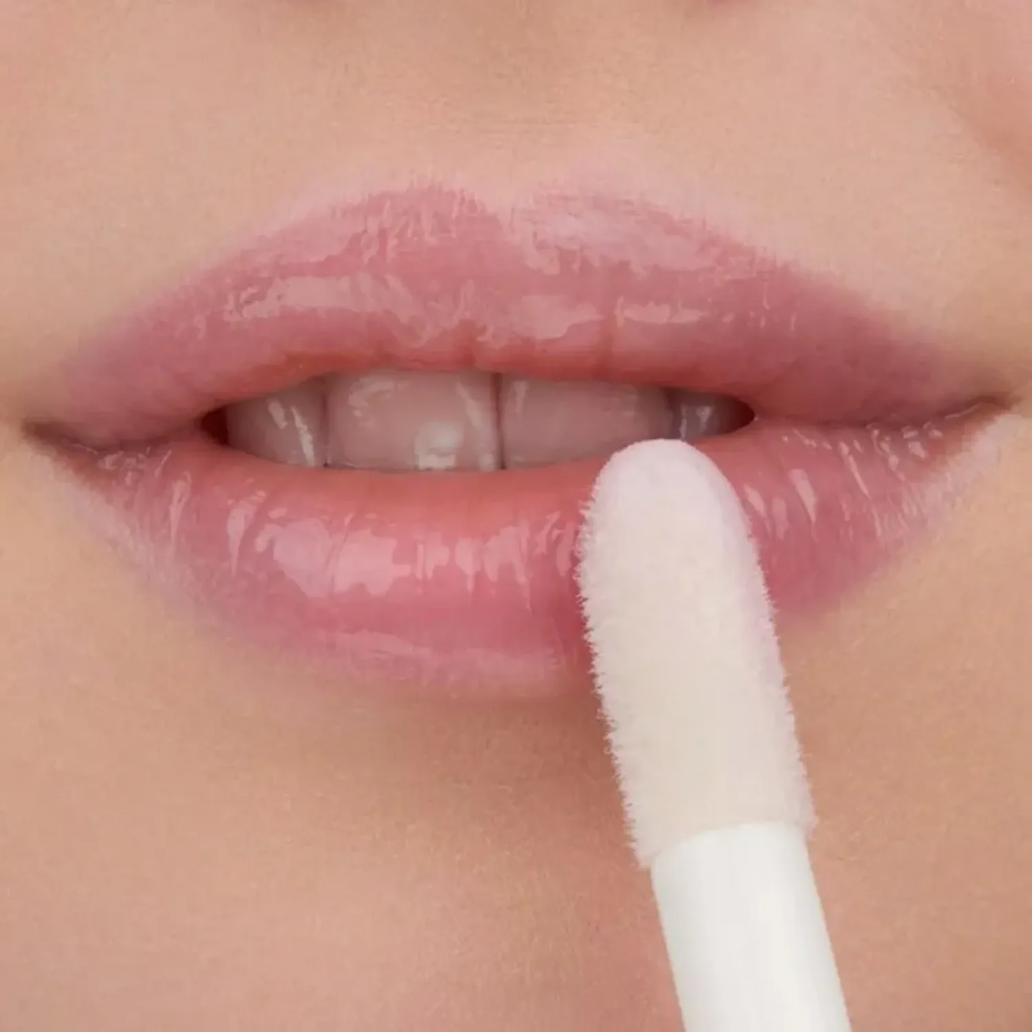 ESSENCE Brillo Essence Labial Hydra Kiss color kiss from a rose | Platanitos