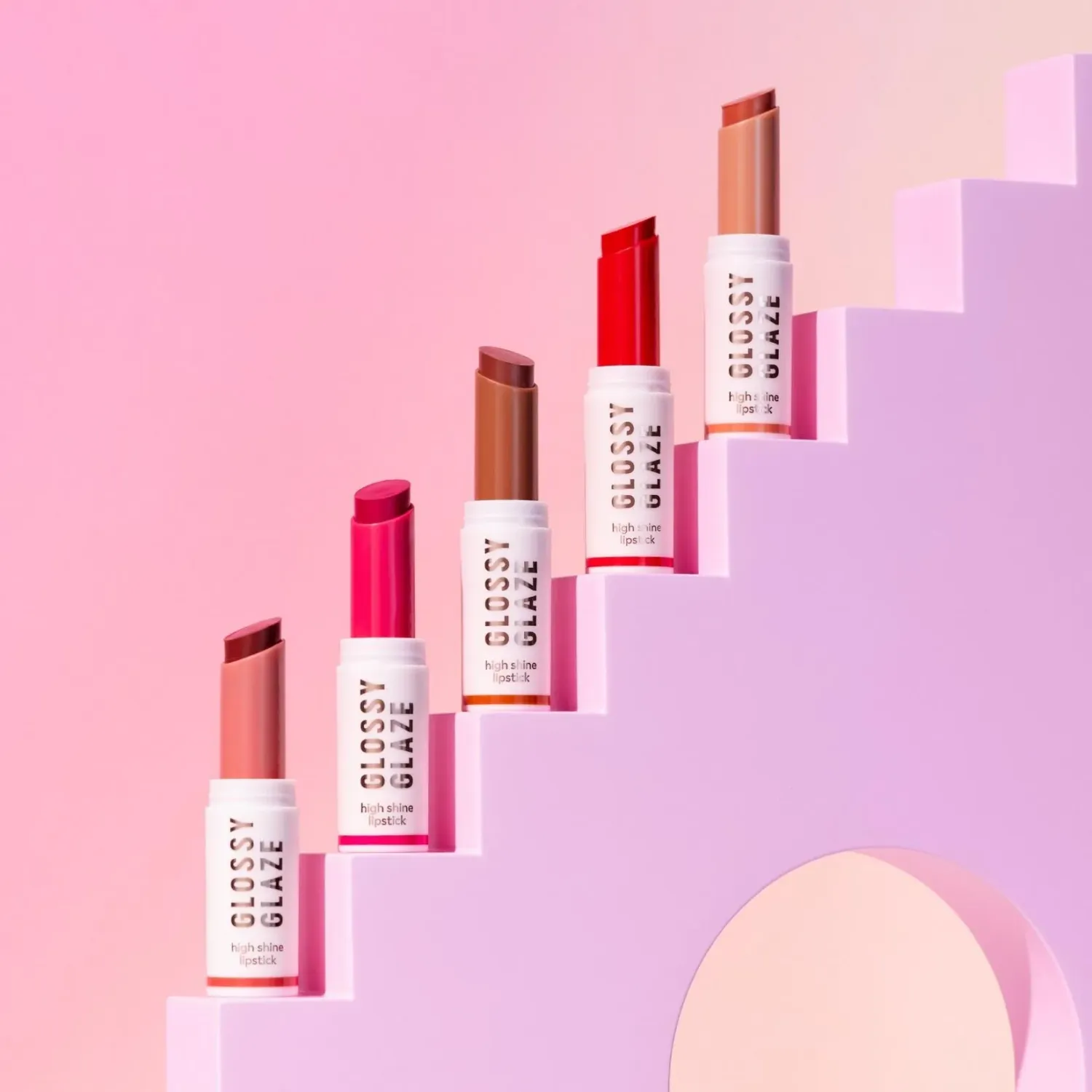 Labial Essence Brillante Glossy Glaze color on cloud nude | Platanitos
