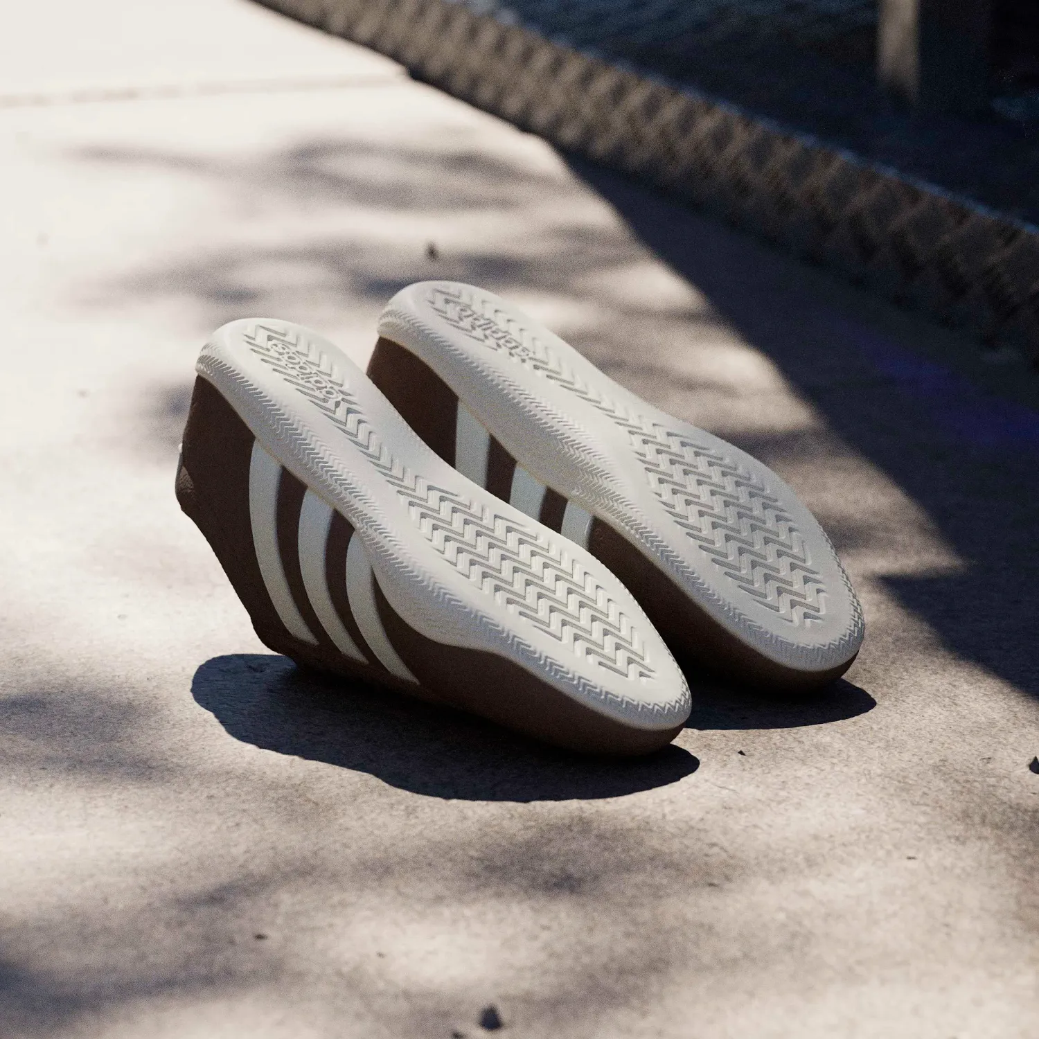 Zapatillas Adidas Urbanas Mujer Grand Court Lo color marron / beige | Platanitos