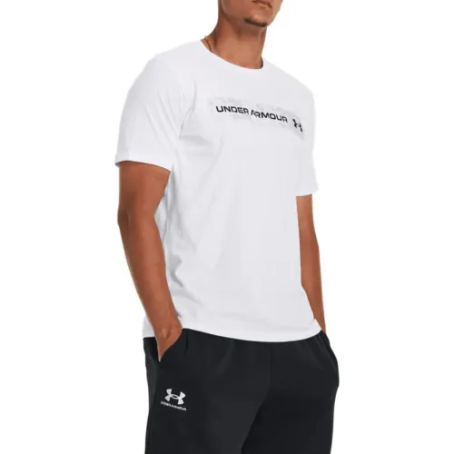 Polo Under Armour Urbano Hombre Camo Chest Stripe Ss color blanco | Platanitos