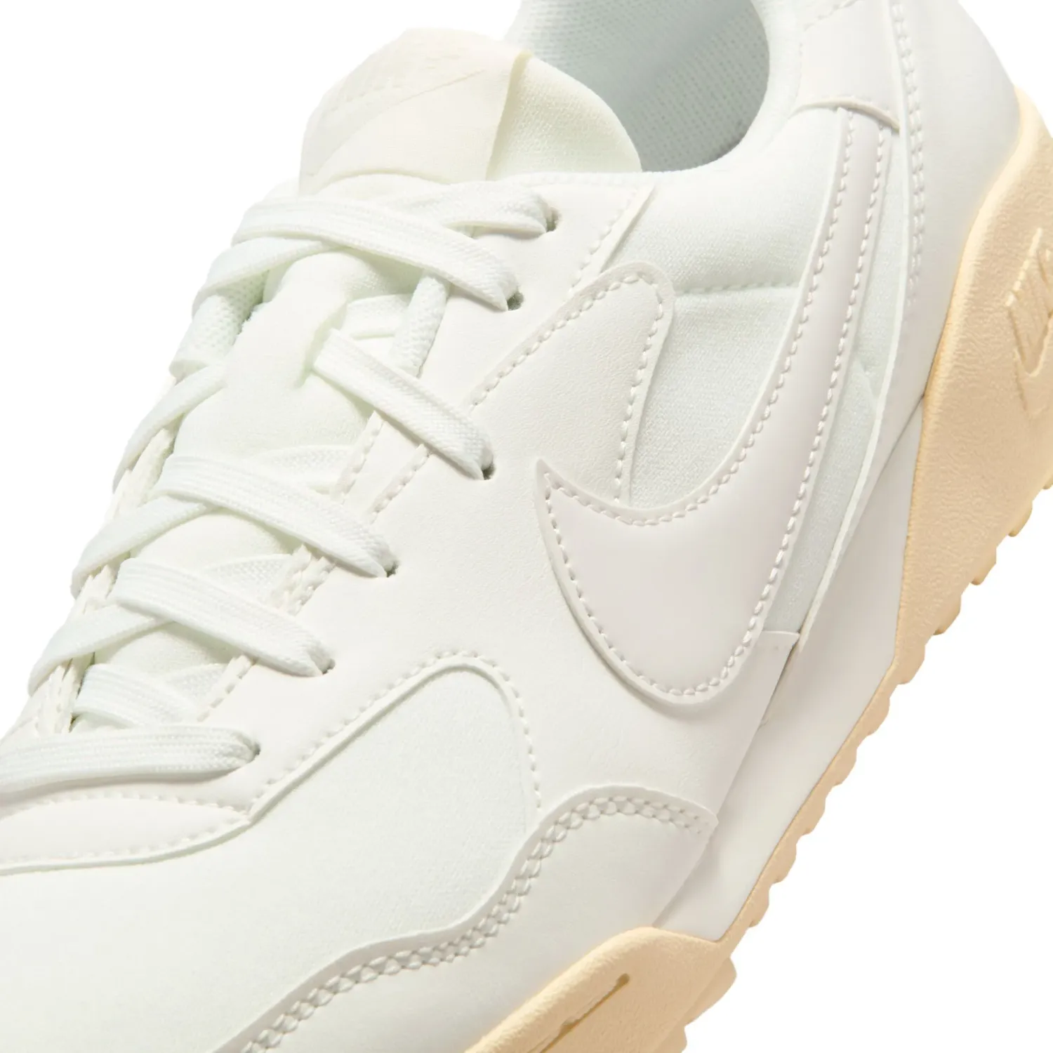 Zapatillas Nike Urbanas Mujer Terra Manta color blanco | Platanitos