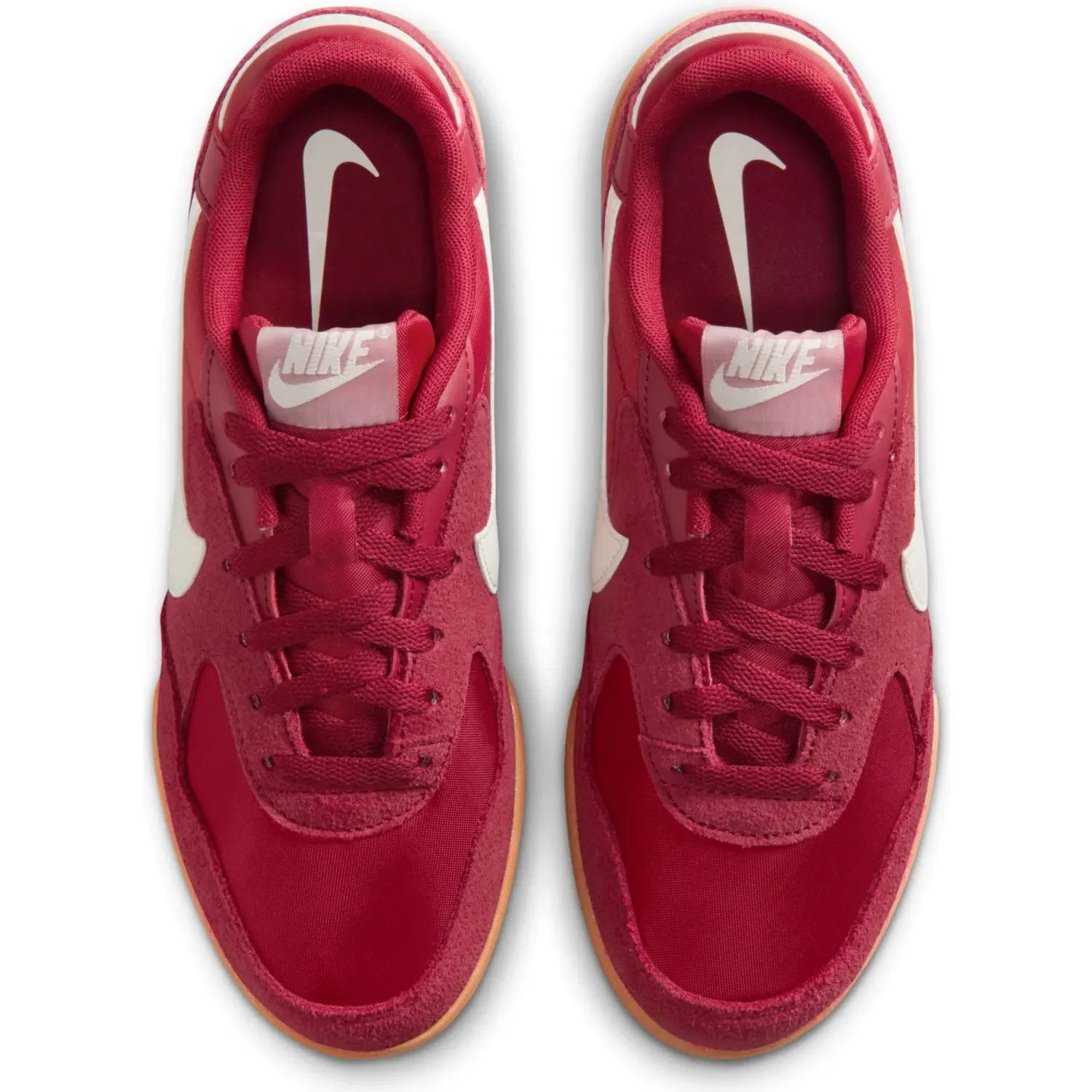 Zapatillas Nike Urbanas Mujer Terra Manta Suede color guinda | Platanitos