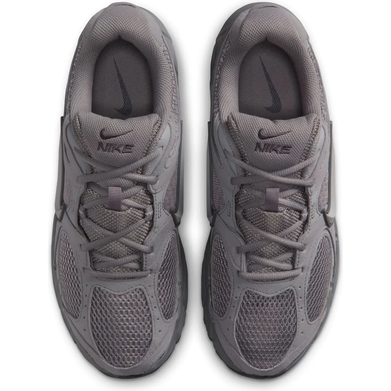 Zapatillas Nike Urbanas Hombre V5 Rnr Suede color gris | Platanitos