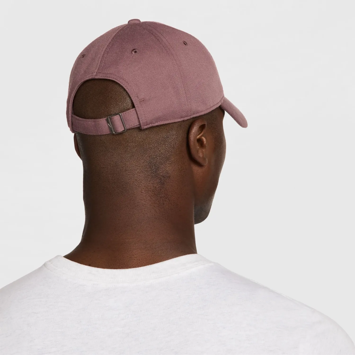 Gorra Nike Sportswear Sin Estructura Unisex Adulto Club Small Swoosh color purpura | Platanitos