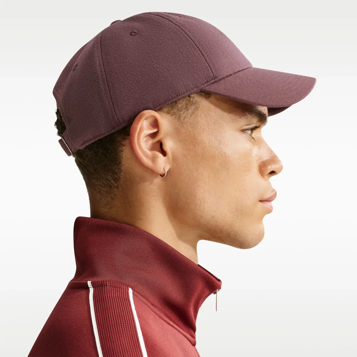 Gorra Nike Sportswear Sin Estructura Unisex Adulto Club Small Swoosh color purpura | Platanitos