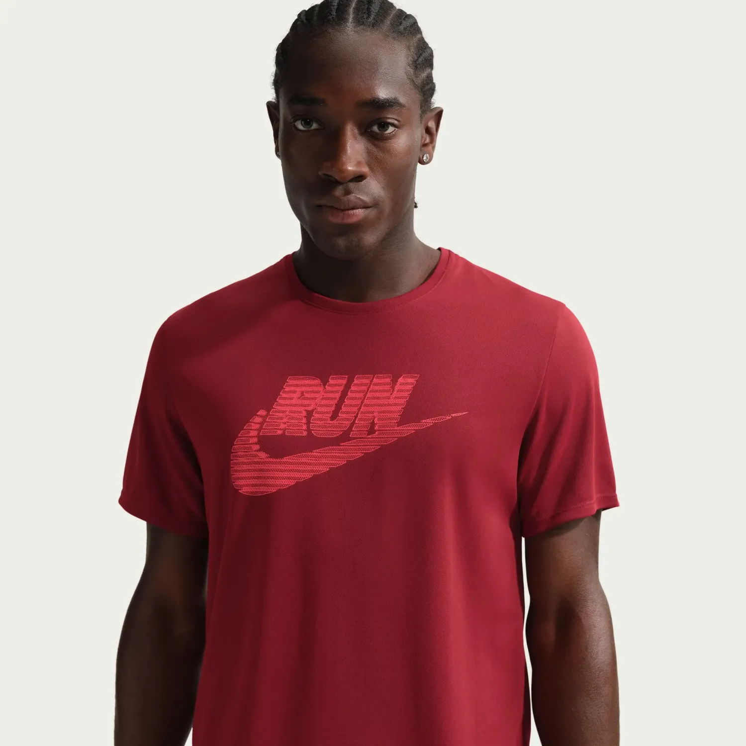 Camiseta Nike Manga Corta Running Hombre M Nk Df Uv Miler Run Energy Ss color guinda | Platanitos