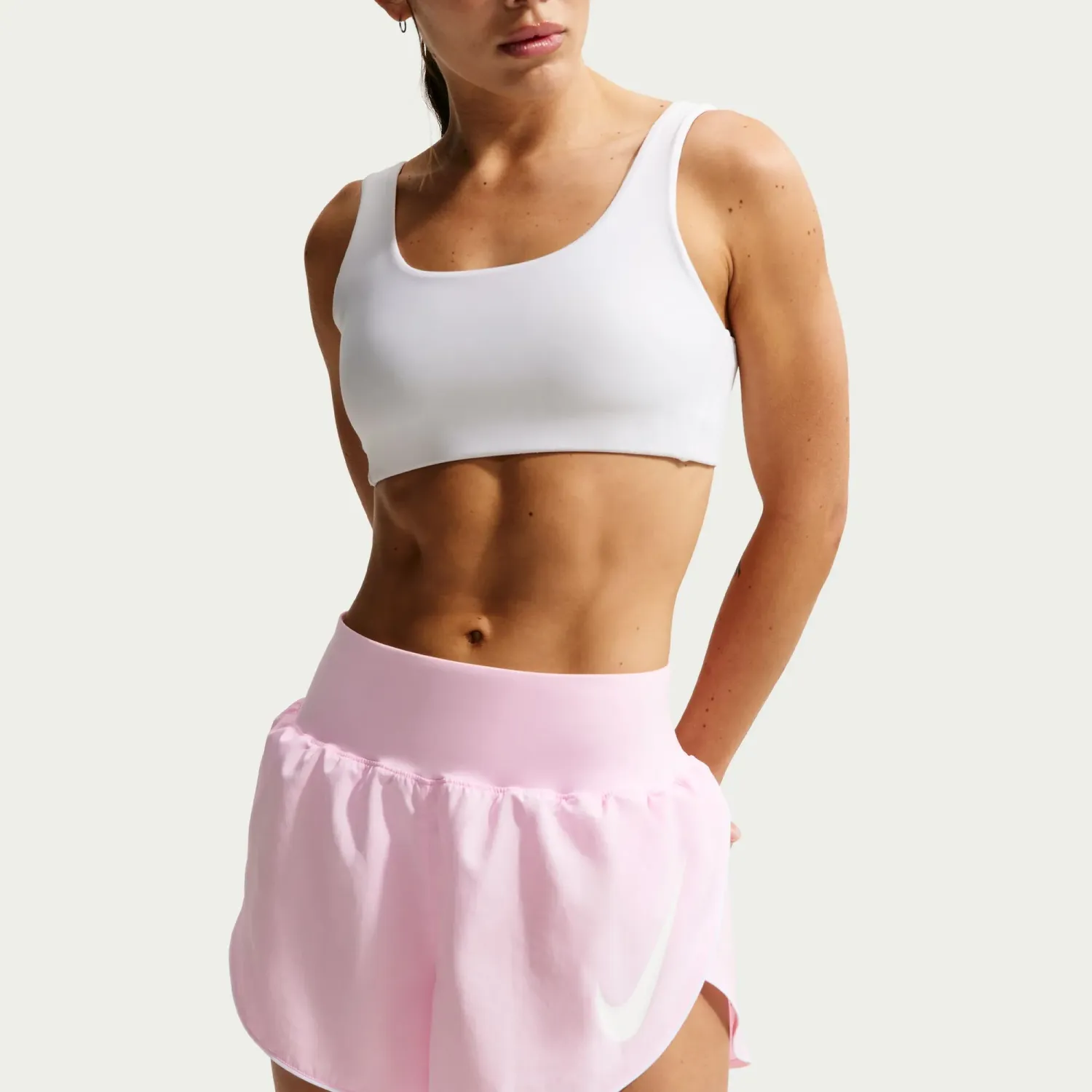 Short Nike Running Mujer W Nk Tempo Flw Swsh Mr Df Shrt color rosado | Platanitos