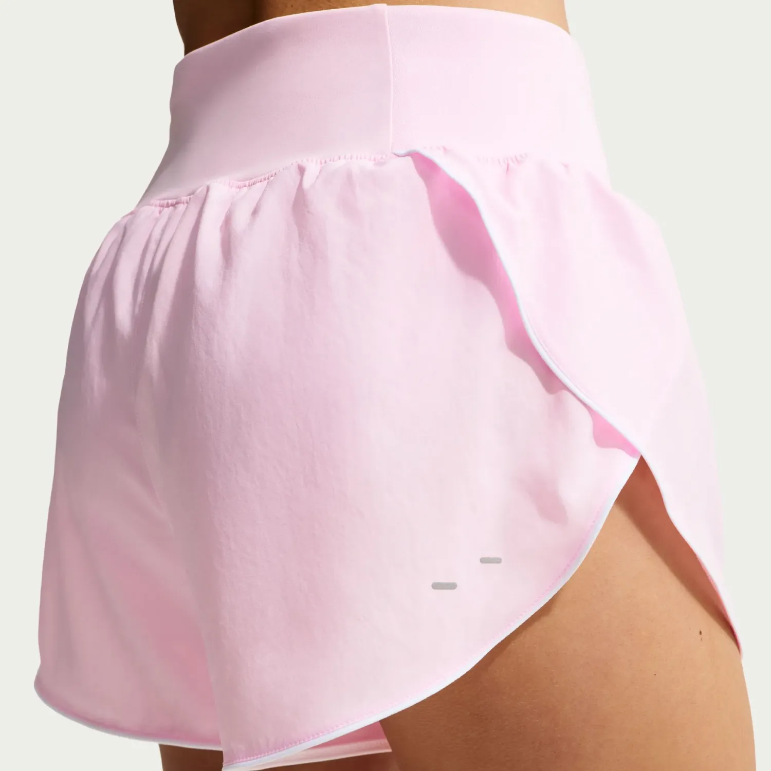 Short Nike Running Mujer W Nk Tempo Flw Swsh Mr Df Shrt color rosado | Platanitos