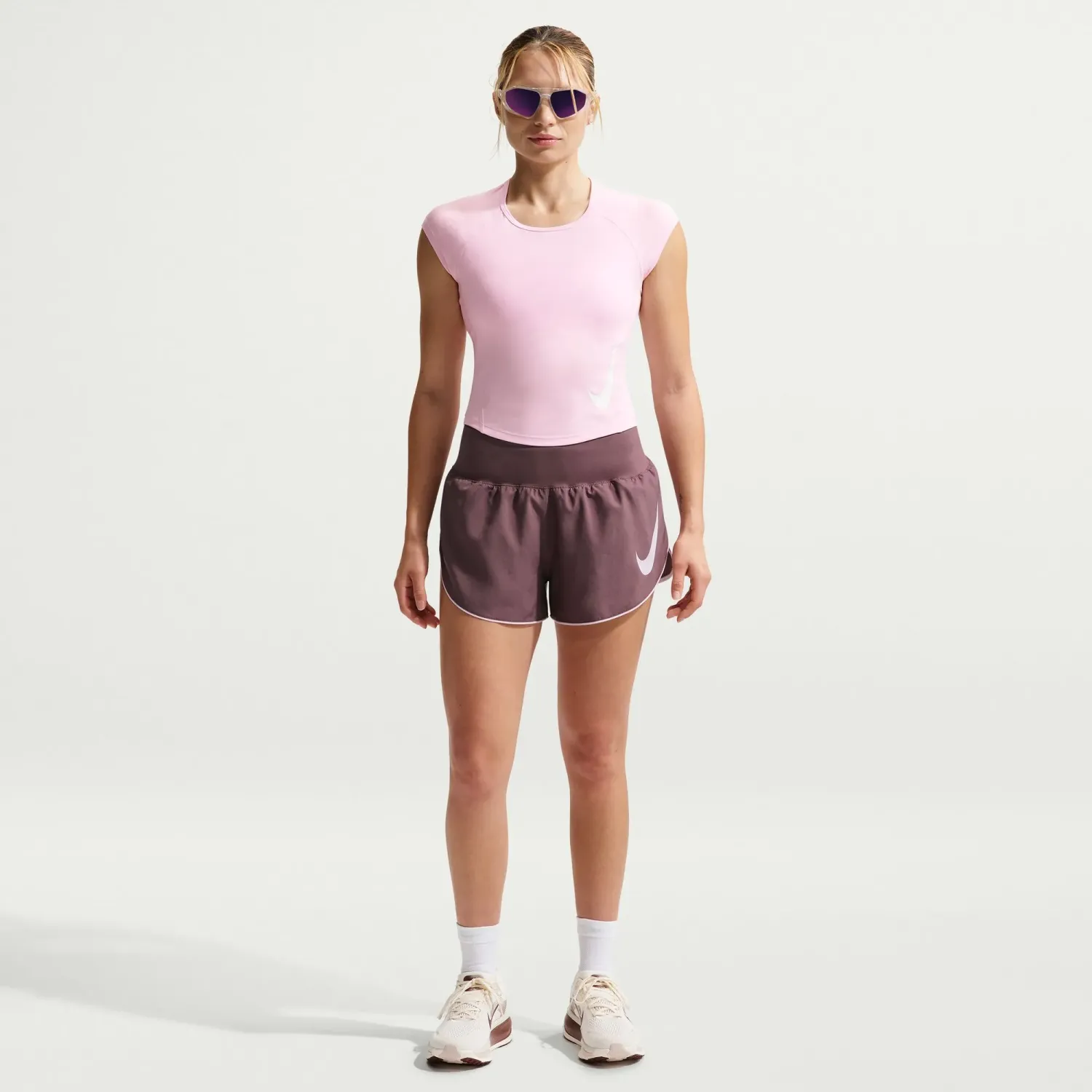 Camiseta Nike Manga Corta Running Mujer W Nk Tempo Swoosh Run Df Ss color rosado | Platanitos