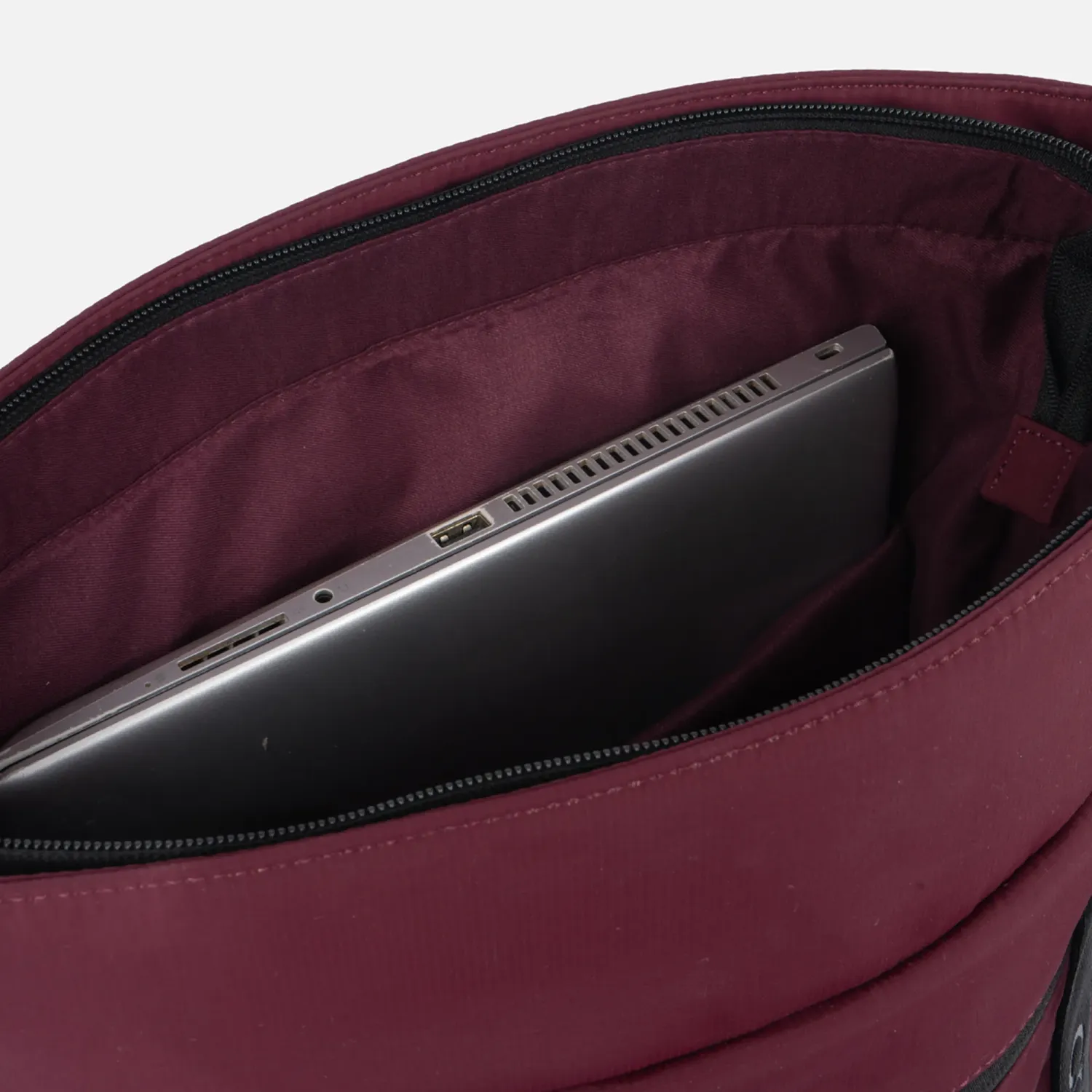 Mochila Crepier Mujer Tote Cardi Mediano color dark cherry | Platanitos