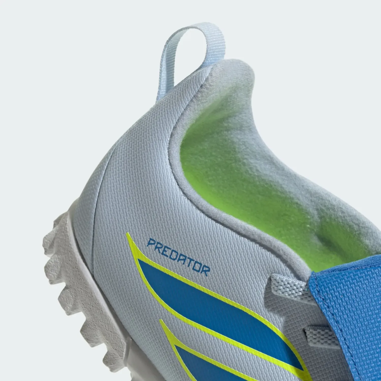 Zapatillas Adidas De Futbol Niños Predator Club Ft El Tf J color acero | Platanitos