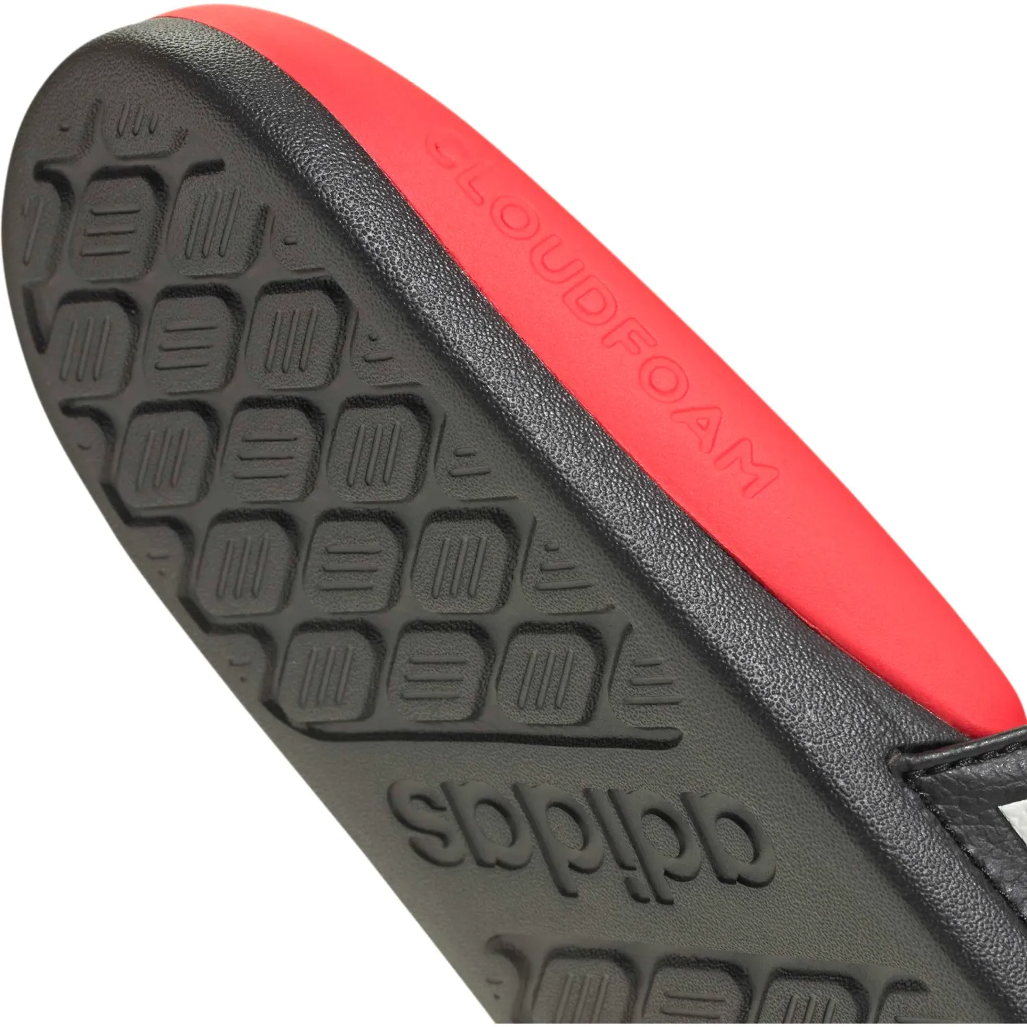 Sandalia Adidas Unisex Adilette Comfort 2.0 color negro / rojo | Platanitos