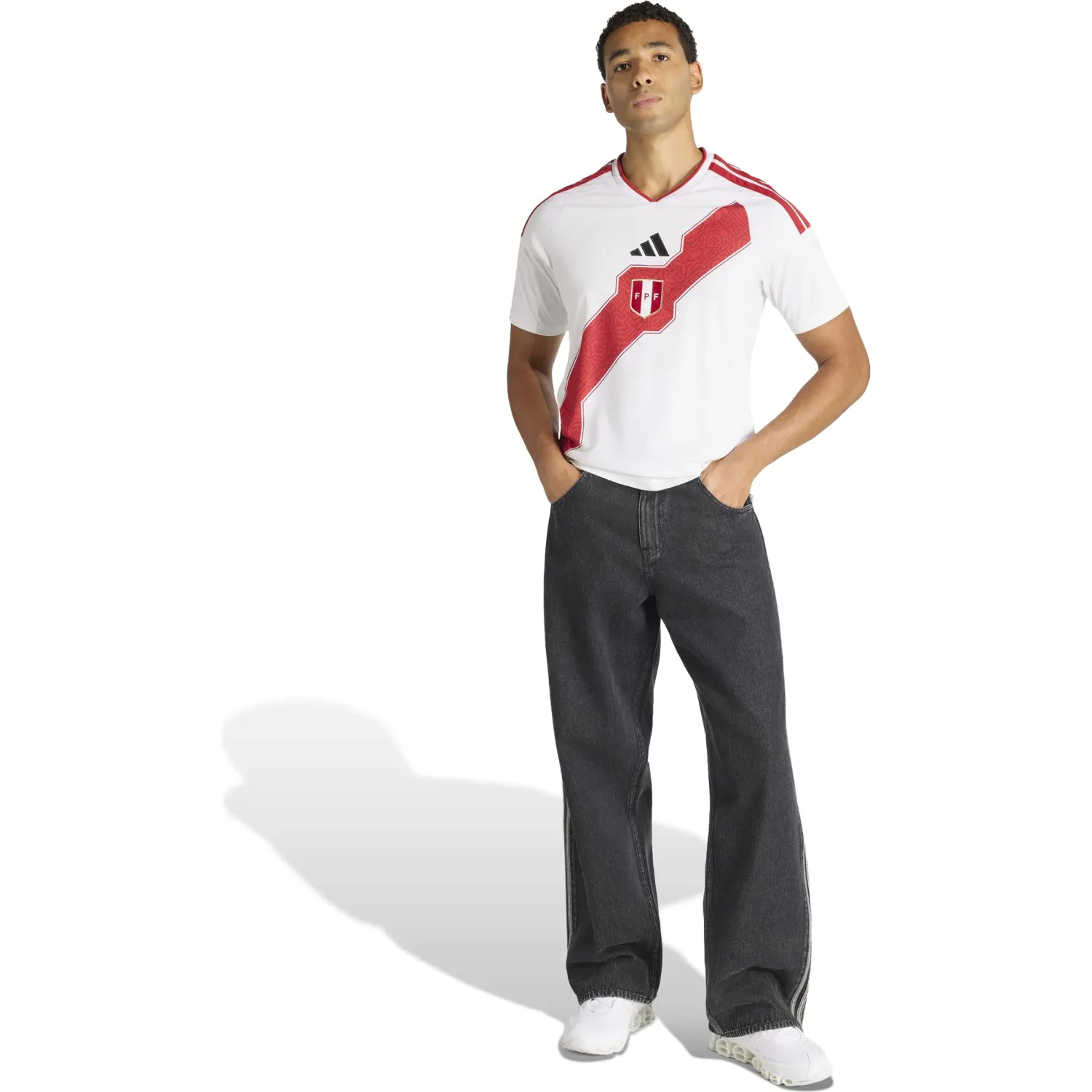 Camiseta Adidas Futbol Hombre Local Selección Perú 2026 Fpf H Jsy Climacool color blanco / rojo | Platanitos