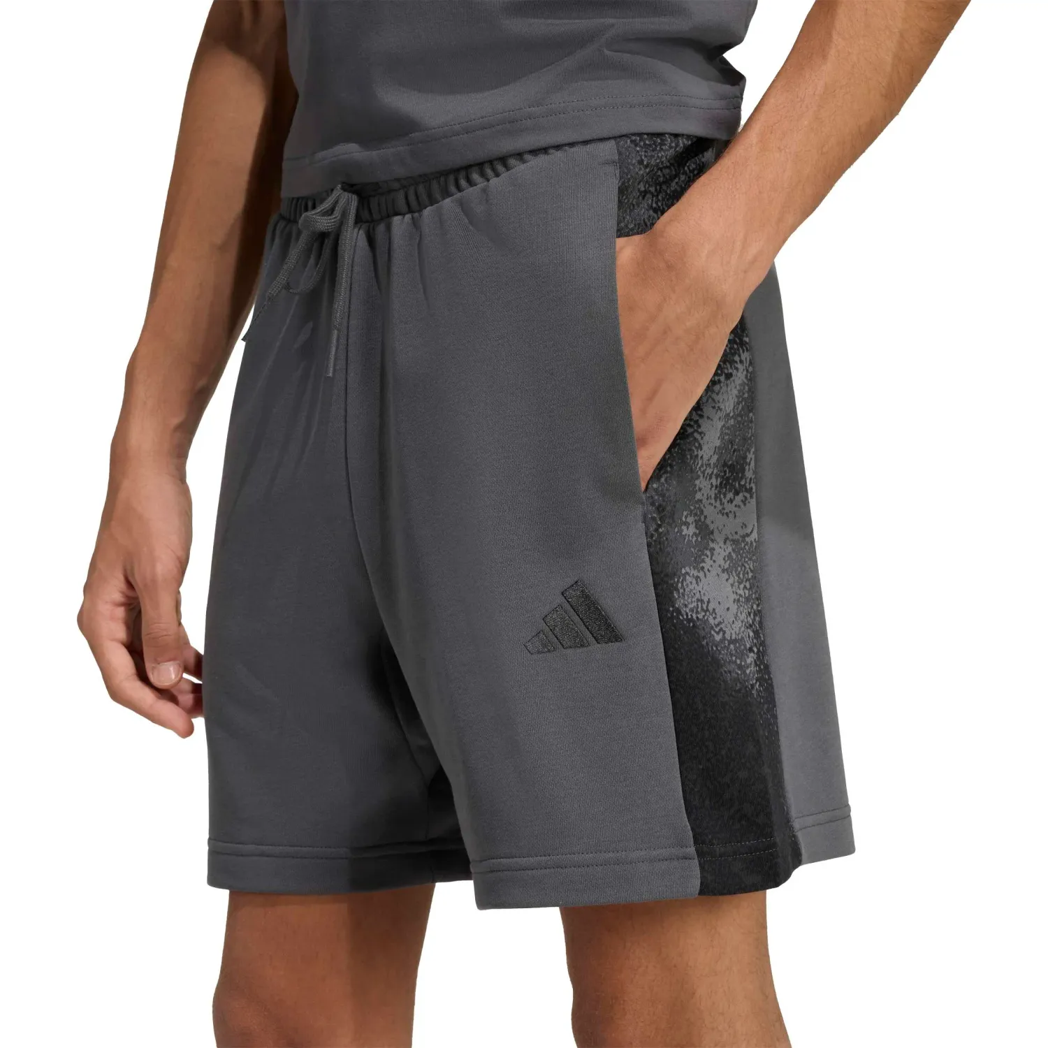 Short Adidas Deportivo Hombre M Camo Print Sh color plomo / negro | Platanitos