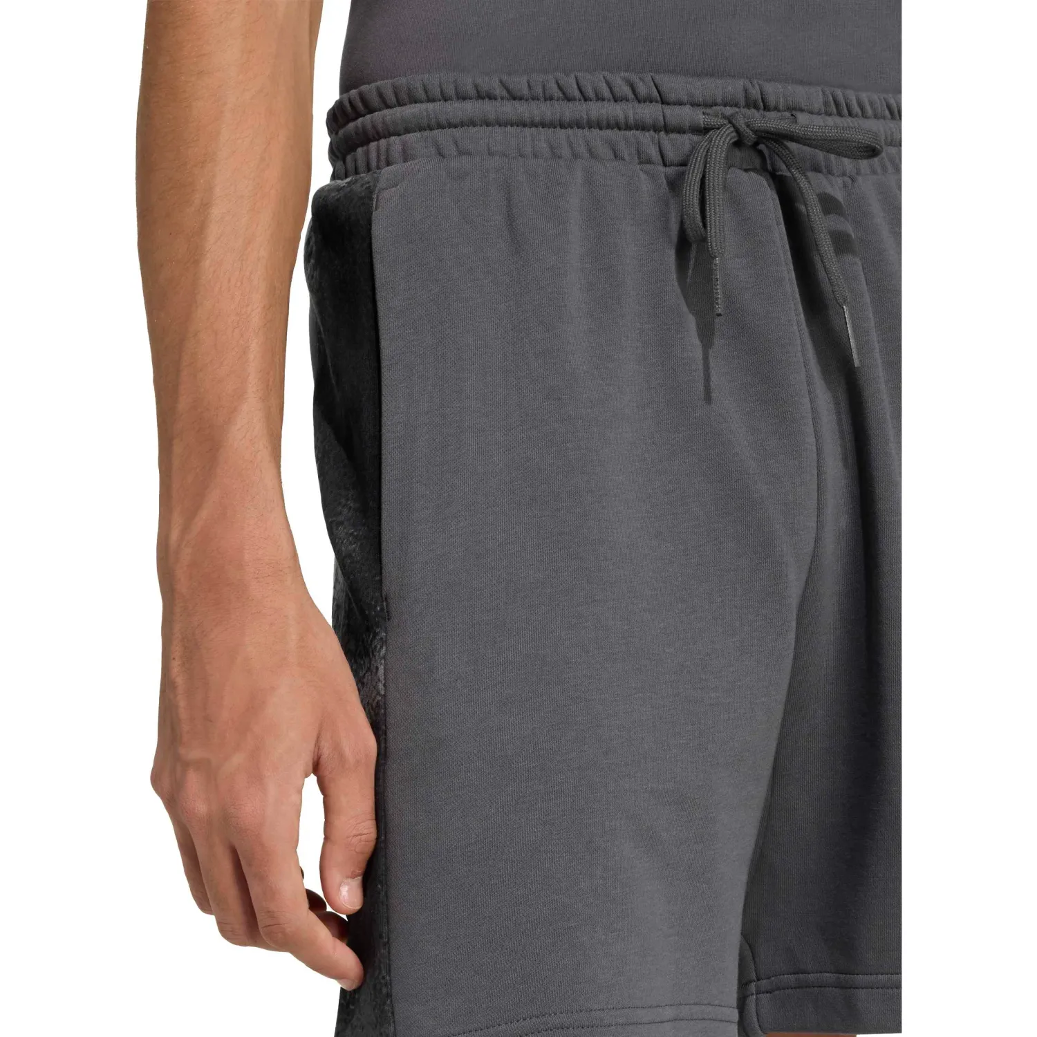Short Adidas Deportivo Hombre M Camo Print Sh color plomo / negro | Platanitos