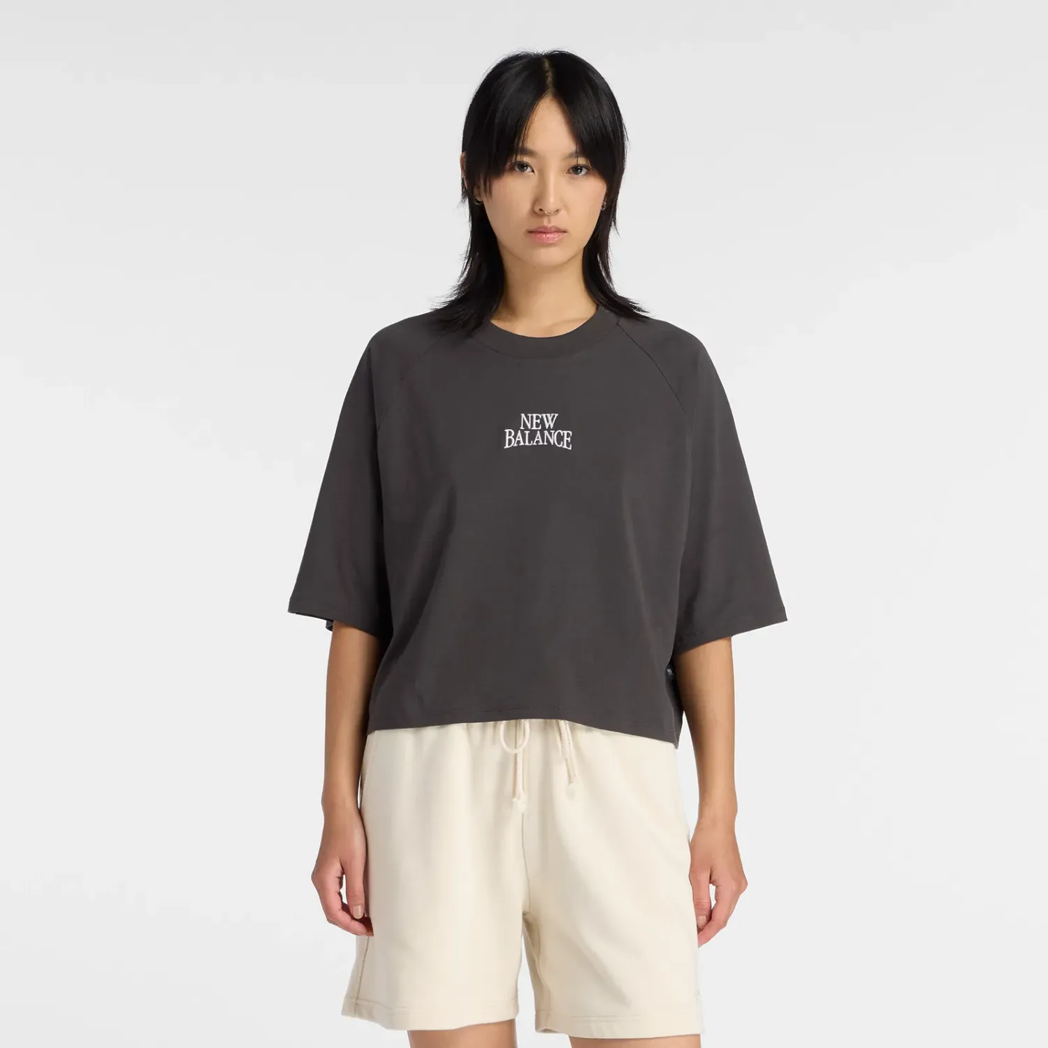 New Balance Polo New Balance Lifestyle Mujer Heritage Raglan color gris oscuro | Platanitos