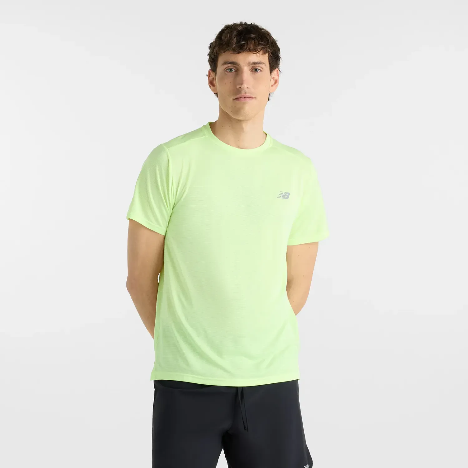 Polo New Balance Running Hombre Sport Essentials color amarillo | Platanitos