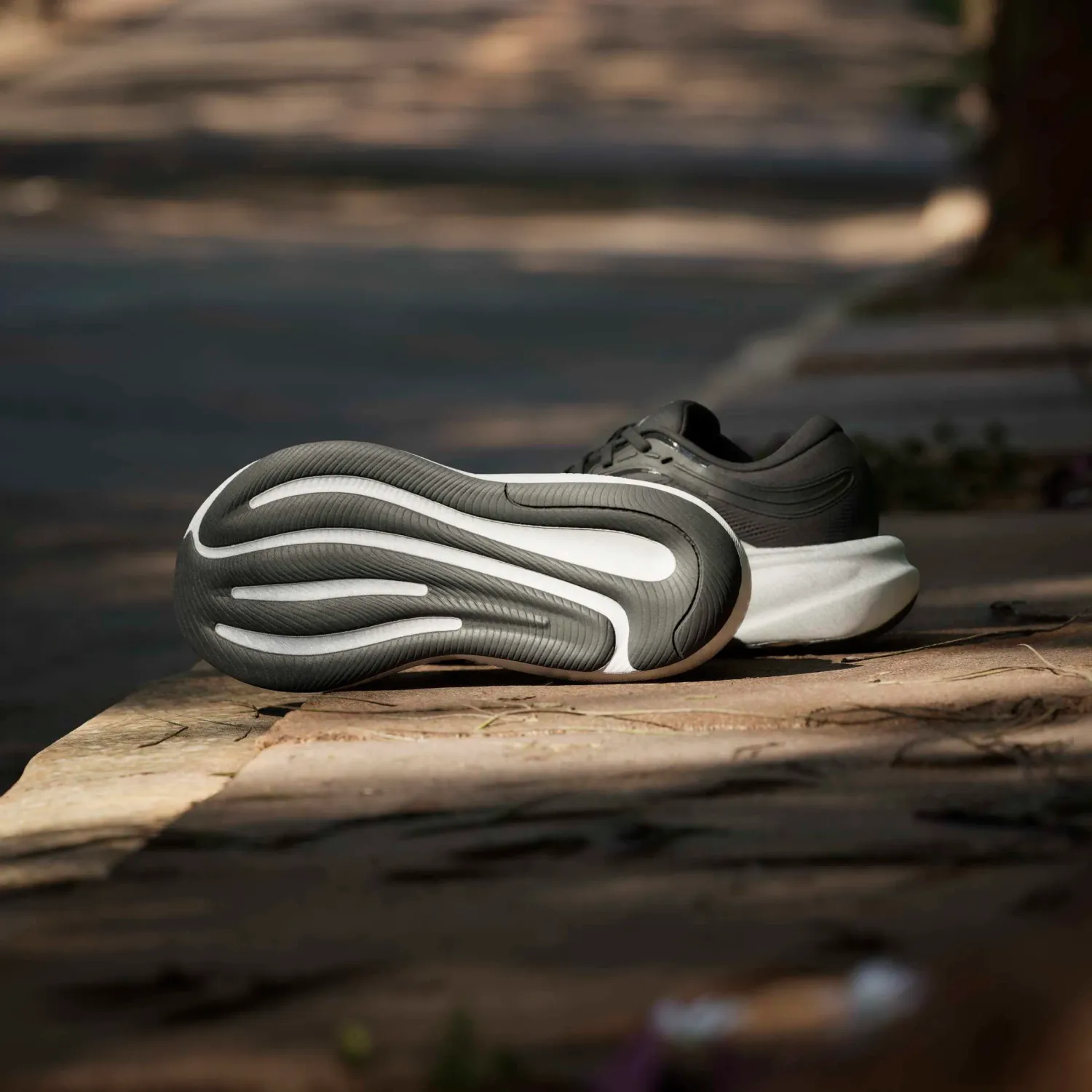 Zapatillas Adidas Running Mujer Response 2 W color negro / blanco | Platanitos