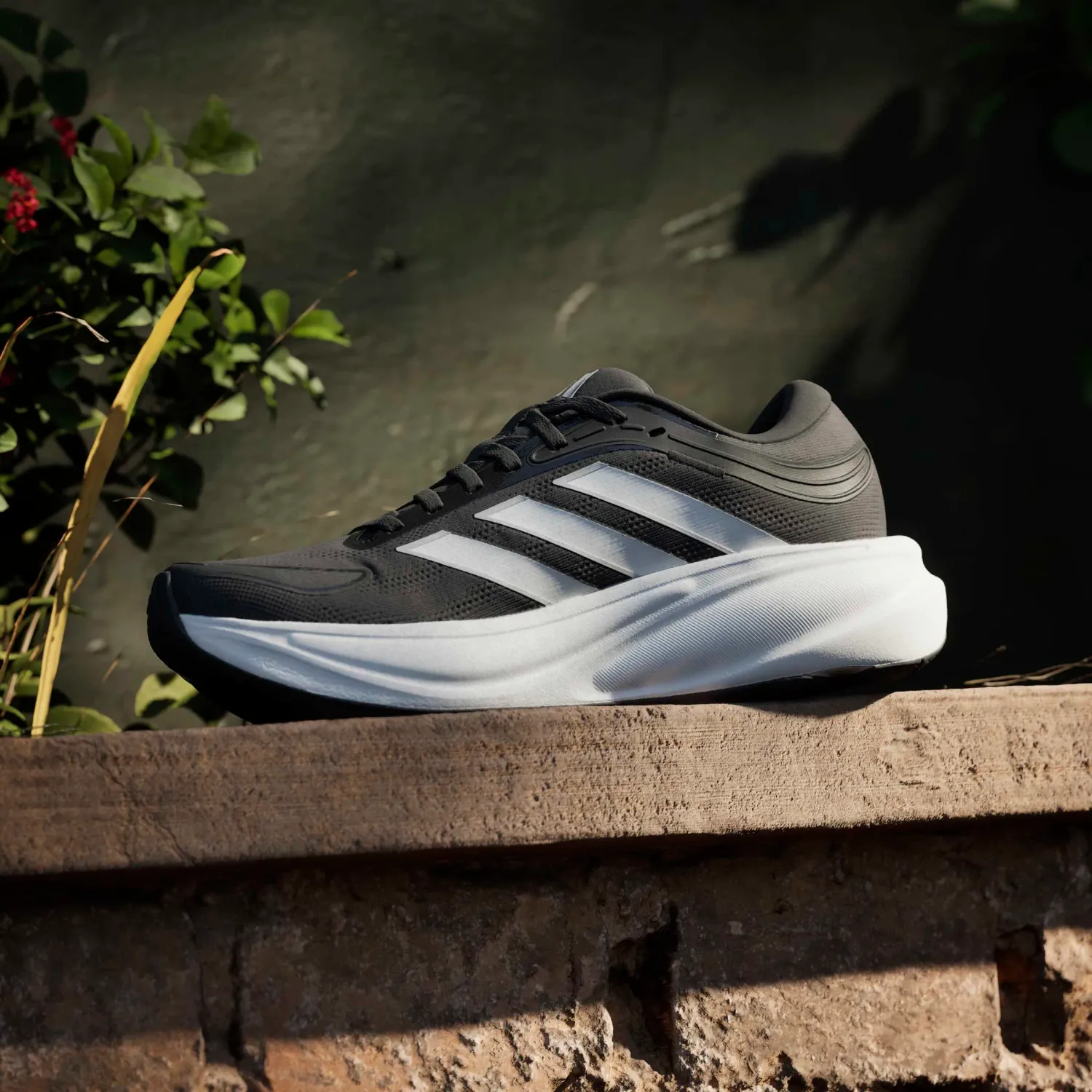 Zapatillas Adidas Running Mujer Response 2 W color negro / blanco | Platanitos