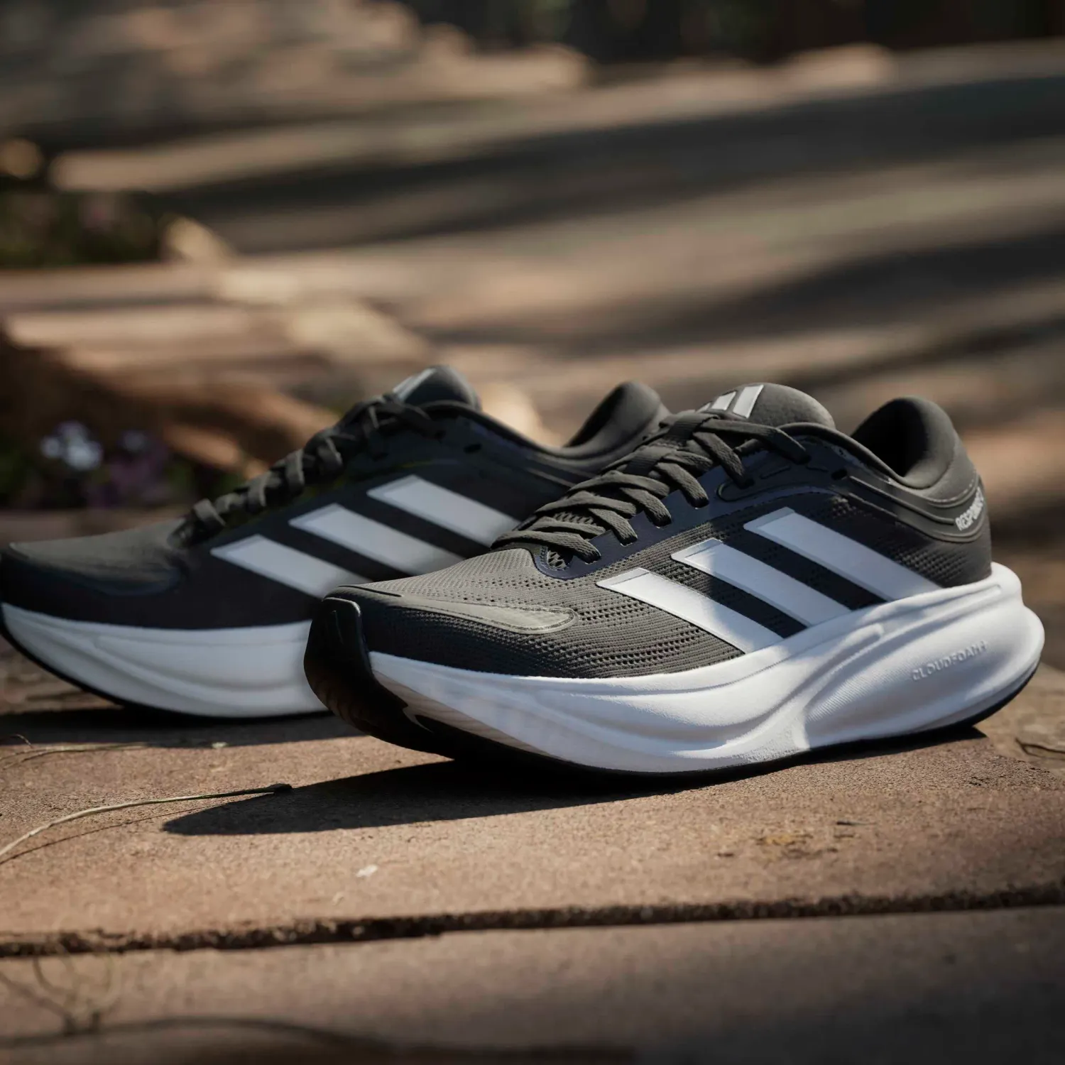 Zapatillas Adidas Running Mujer Response 2 W color negro / blanco | Platanitos