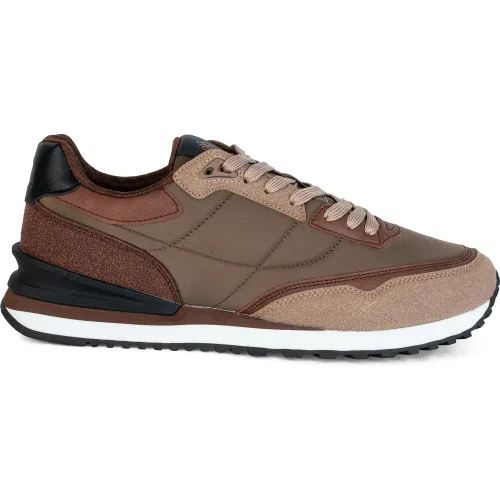 Zapatillas Bata Urbanas Hombre Carter color marron | Platanitos