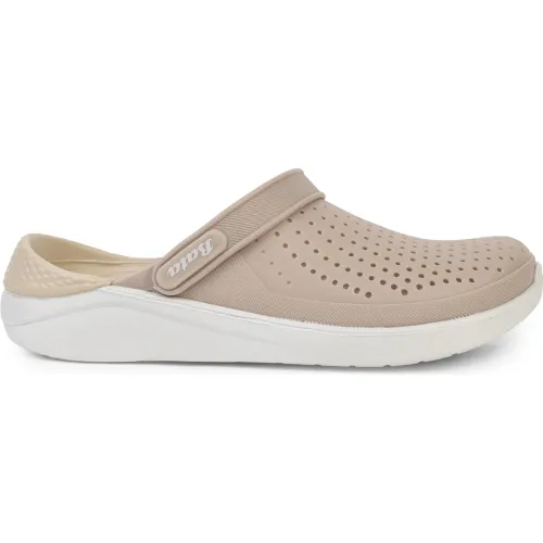 Sandalias Bata Confort Mujer Mayra color beige | Platanitos