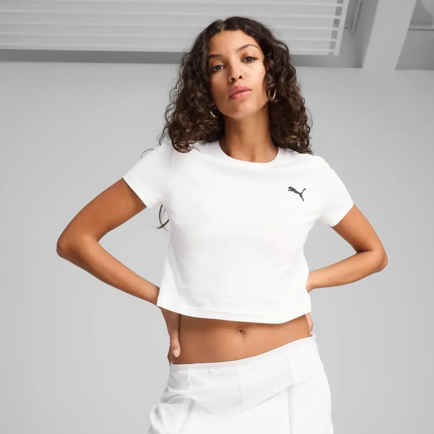 Polo Puma Crop Top Mujer Wardrobe Essentials color blanco | Platanitos
