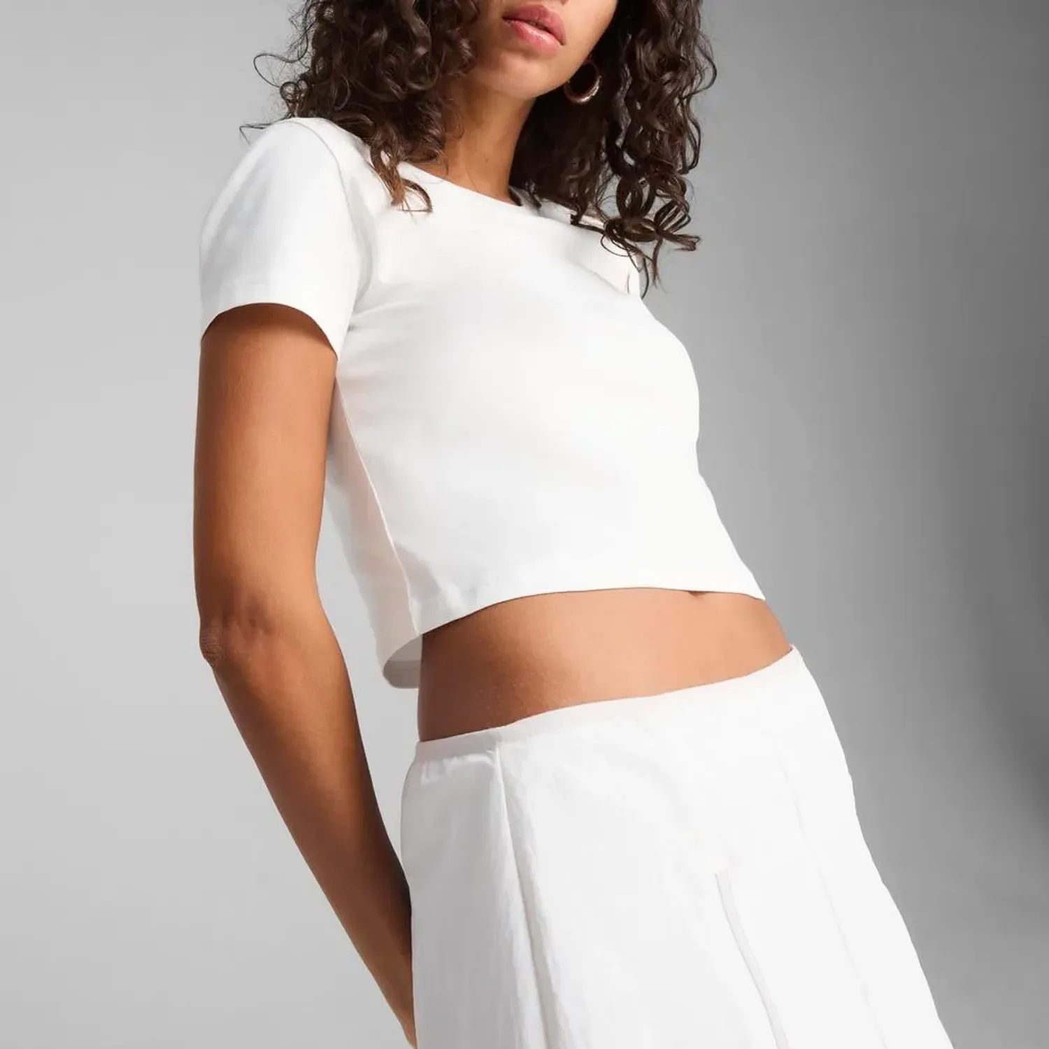 Polo Puma Crop Top Mujer Wardrobe Essentials color blanco | Platanitos