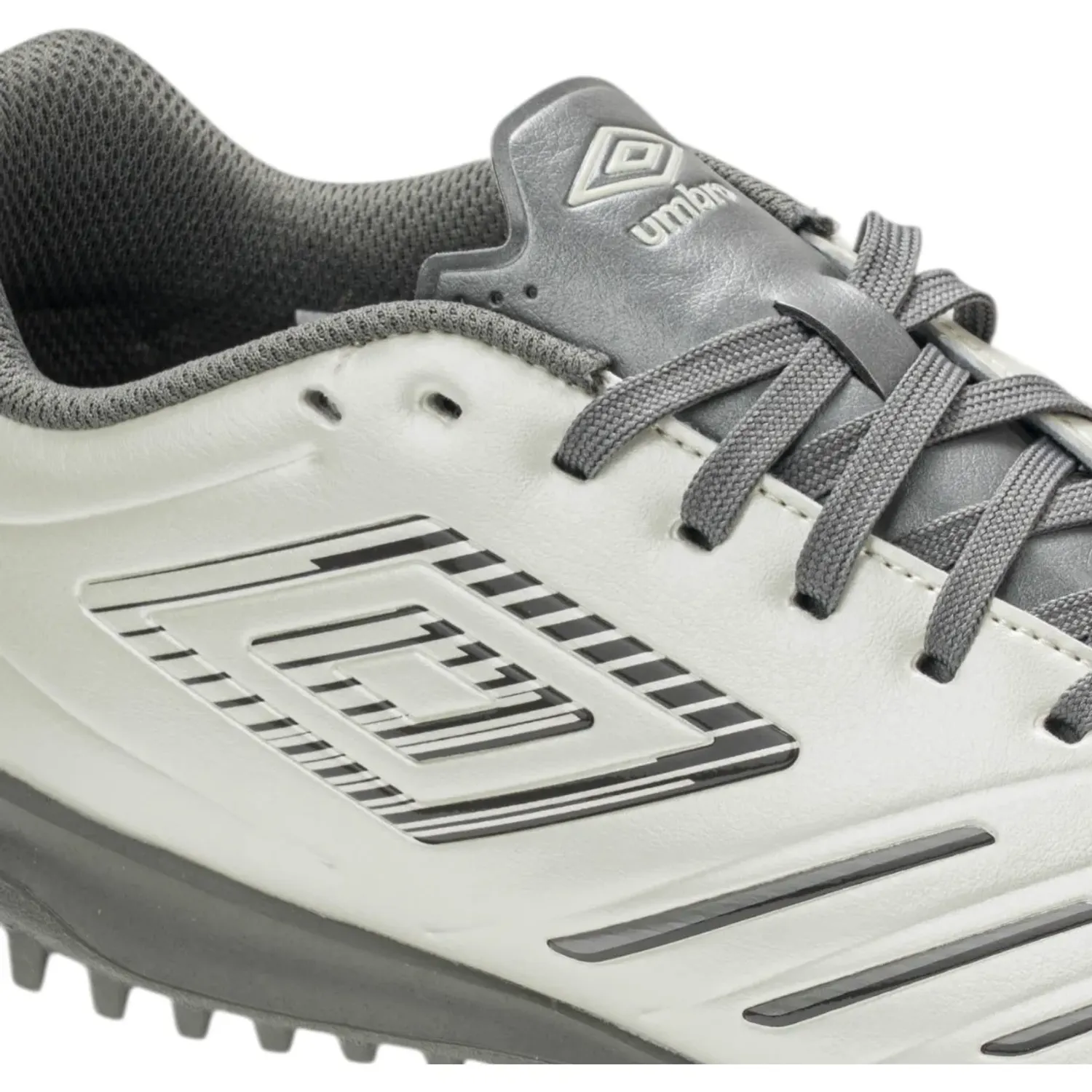 Zapatillas Umbro De Futbol Hombre Tocco Vi Team Tf color blanco / gris | Platanitos