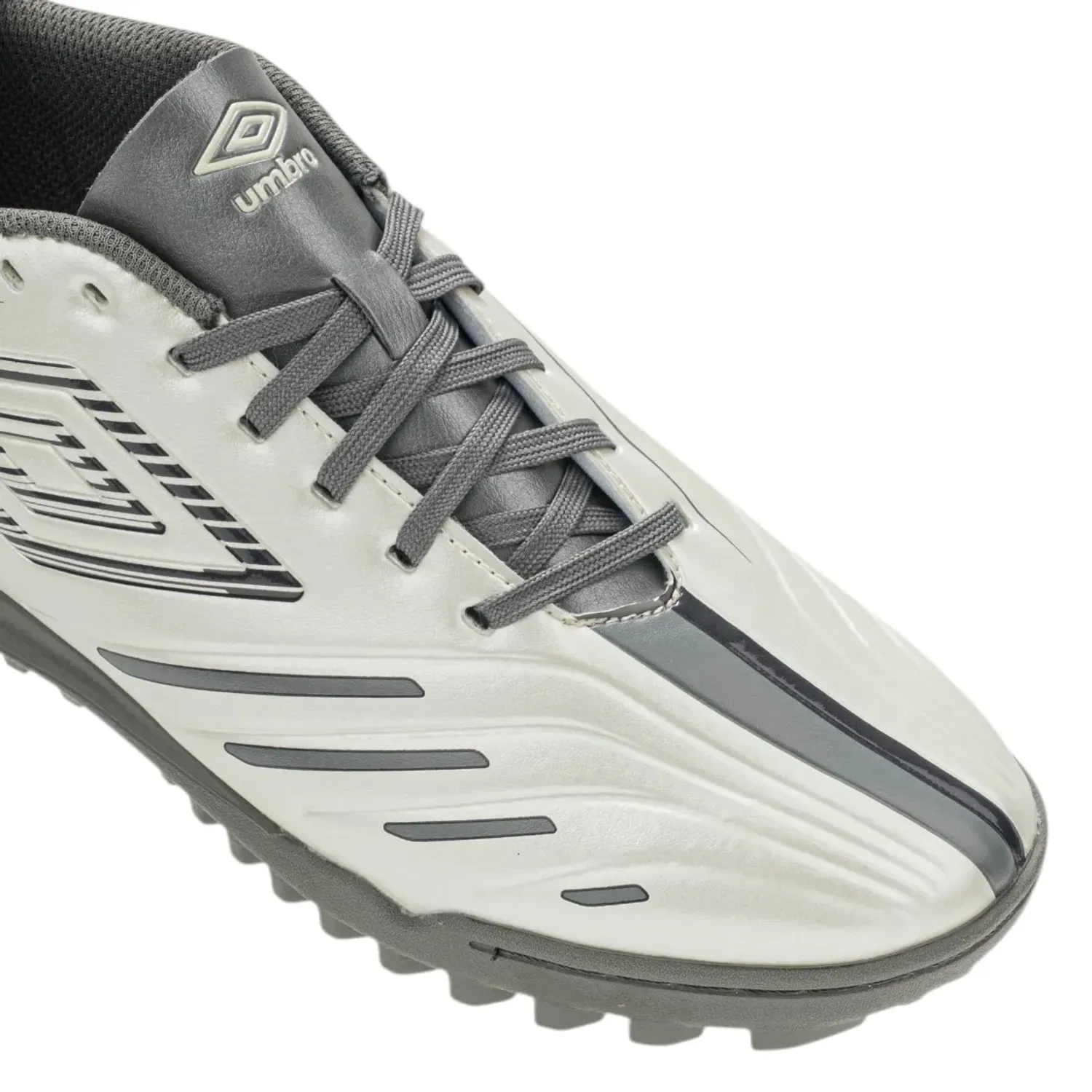 Zapatillas Umbro De Futbol Hombre Tocco Vi Squad Tf color blanco / gris | Platanitos