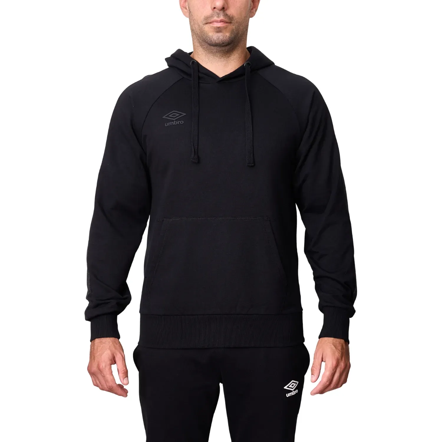 Polera Umbro Deportiva Hombre Small Logo Hoodie color negro / gris | Platanitos
