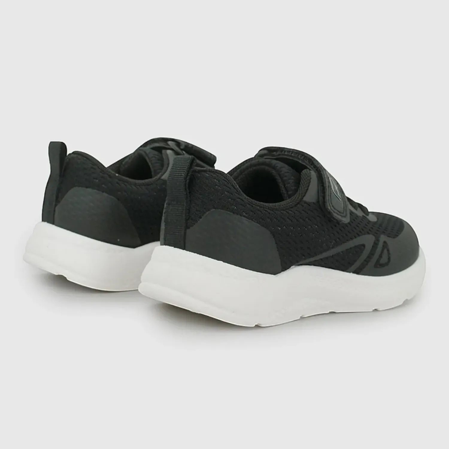 Zapatilla Colloky Unisex Cunix 48810301i26 color negro / blanco | Platanitos