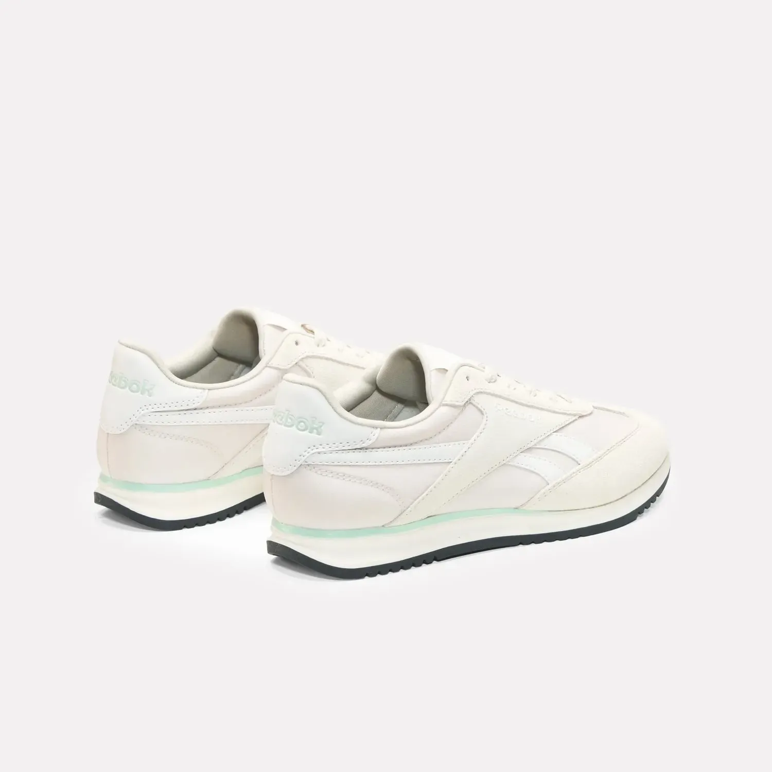 Zapatillas Reebok Urbanas Mujer World 70 color beige | Platanitos